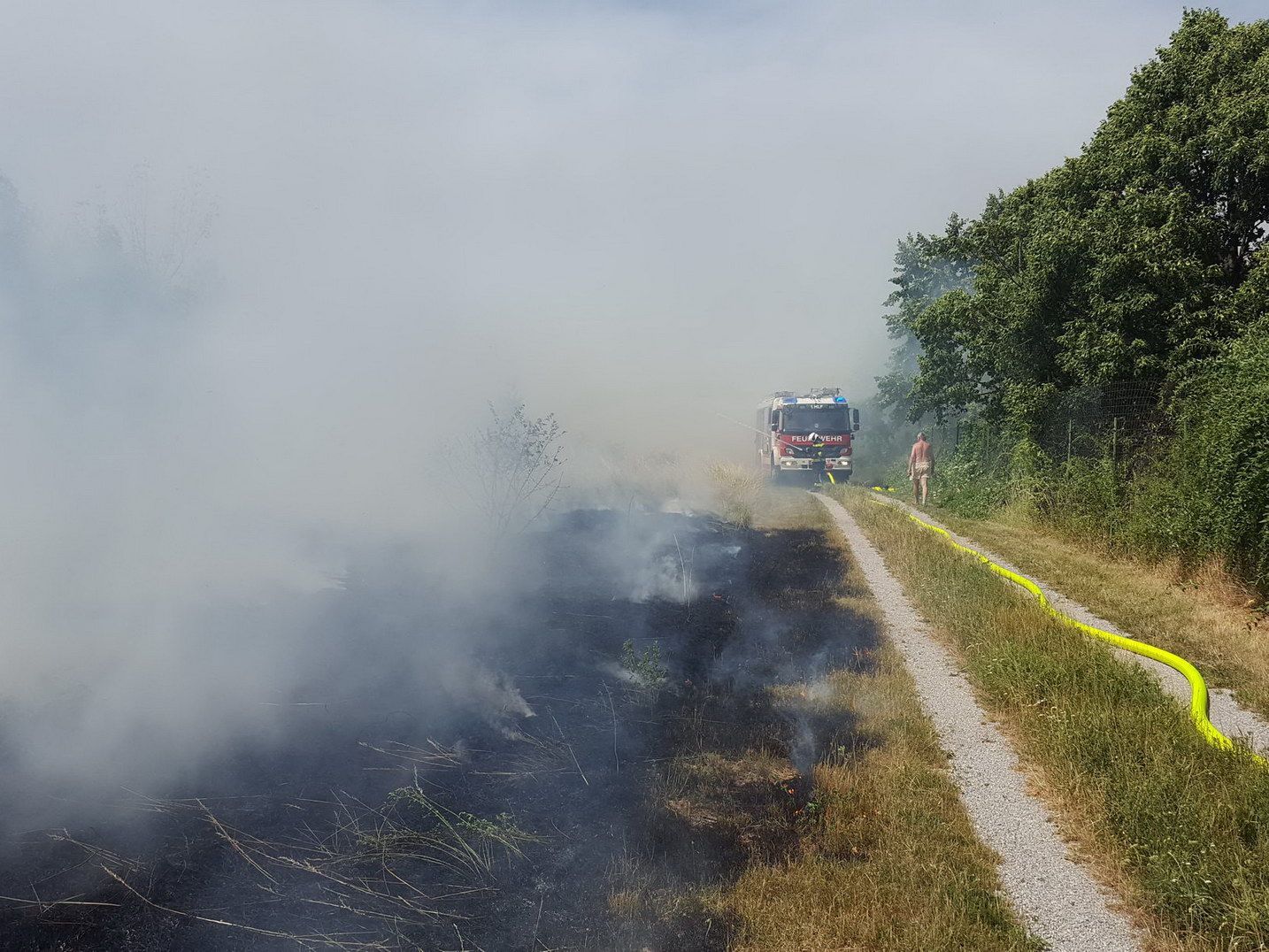 Wegen des Brandes in Wiener Neudorf kam es zu einer Betriebsstörung der Badner Bahn. Wegen des Brandes in Wiener Neudorf kam es zu einer Betriebsstörung der Badner Bahn.
