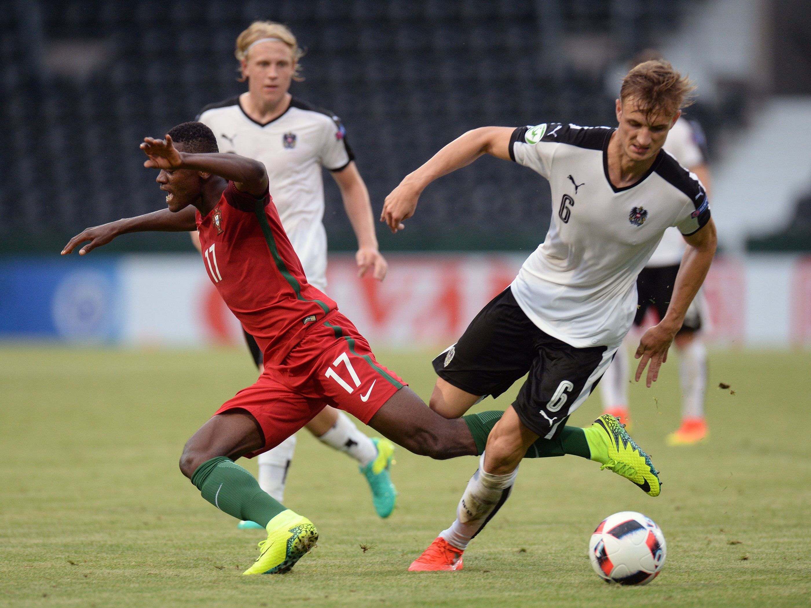 Die Admira will von Hoffenheim für Stefan Posch (r.), hier im Trikot des österreichischen U19-Nationalteams, eine Ausbildungsentschädigung. Die Admira will von Hoffenheim für Stefan Posch (r.), hier im Trikot des österreichischen U19-Nationalteams, eine Ausbildungsentschädigung.