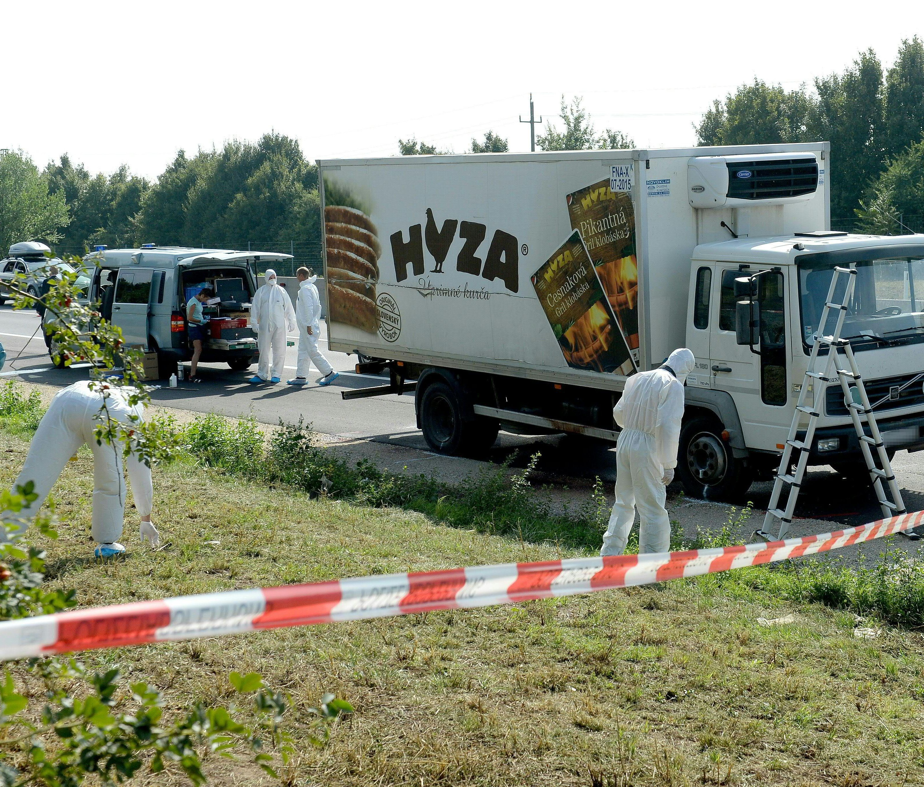 71 tote Flüchtlinge wurden 2015 in einem Kühl-LKW entdeckt. 71 tote Flüchtlinge wurden 2015 in einem Kühl-LKW entdeckt.