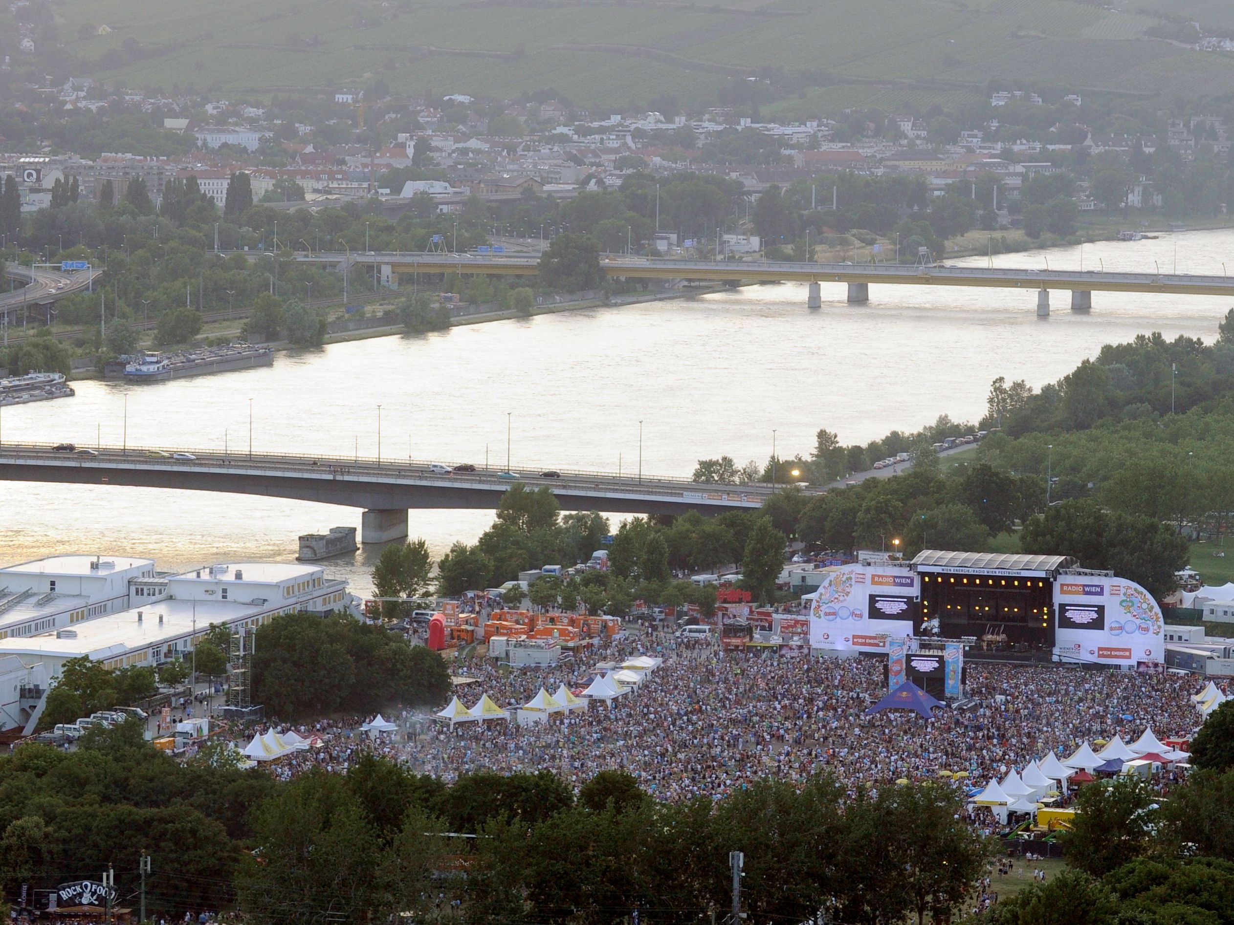 Das 34. Donauinselfest beginnt. Das 34. Donauinselfest beginnt.