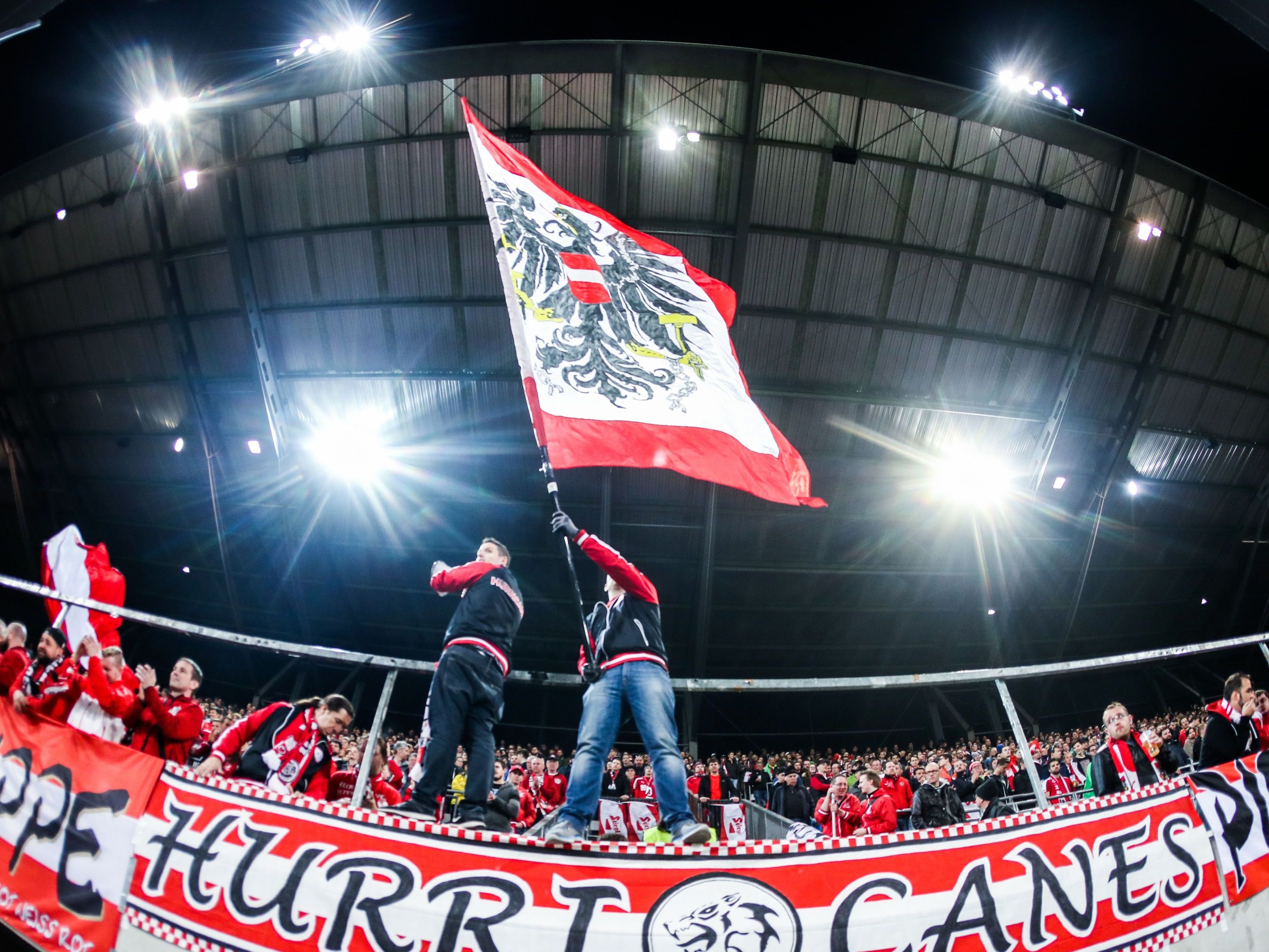 2.500 Fans werden die österreichische Nationalmannschaft in Irland unterstützen. 2.500 Fans werden die österreichische Nationalmannschaft in Irland unterstützen.