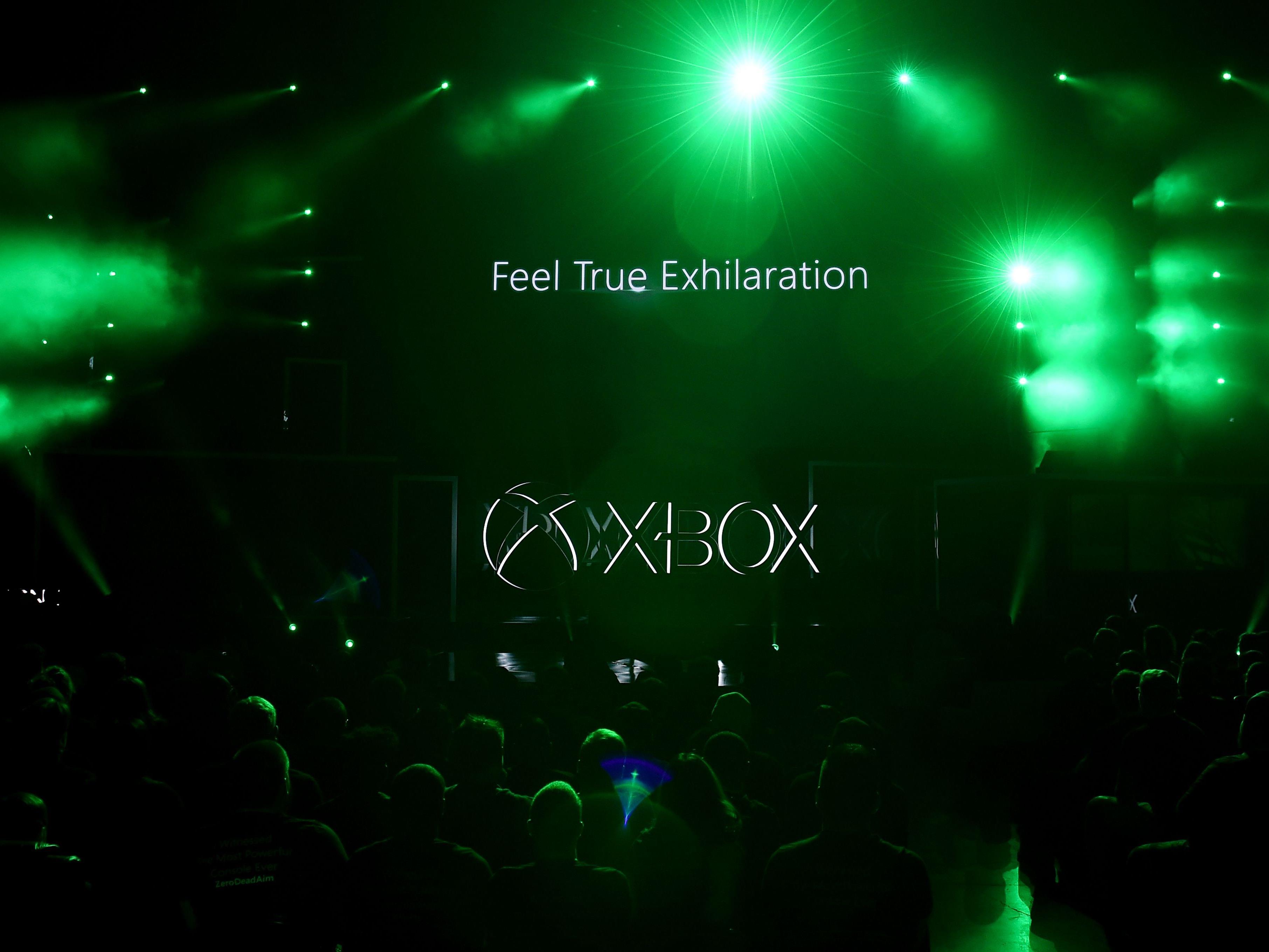 Die neue Xbox One X soll der PS4 den Rang ablaufen. Die neue Xbox One X soll der PS4 den Rang ablaufen.