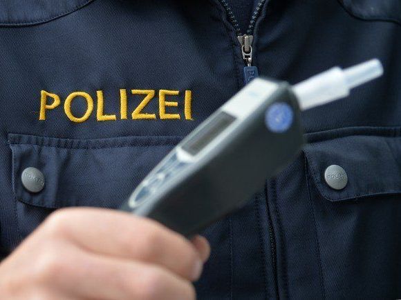 Die Frau verweigerte nach dem Unfall den Alkotest. Die Frau verweigerte nach dem Unfall den Alkotest.