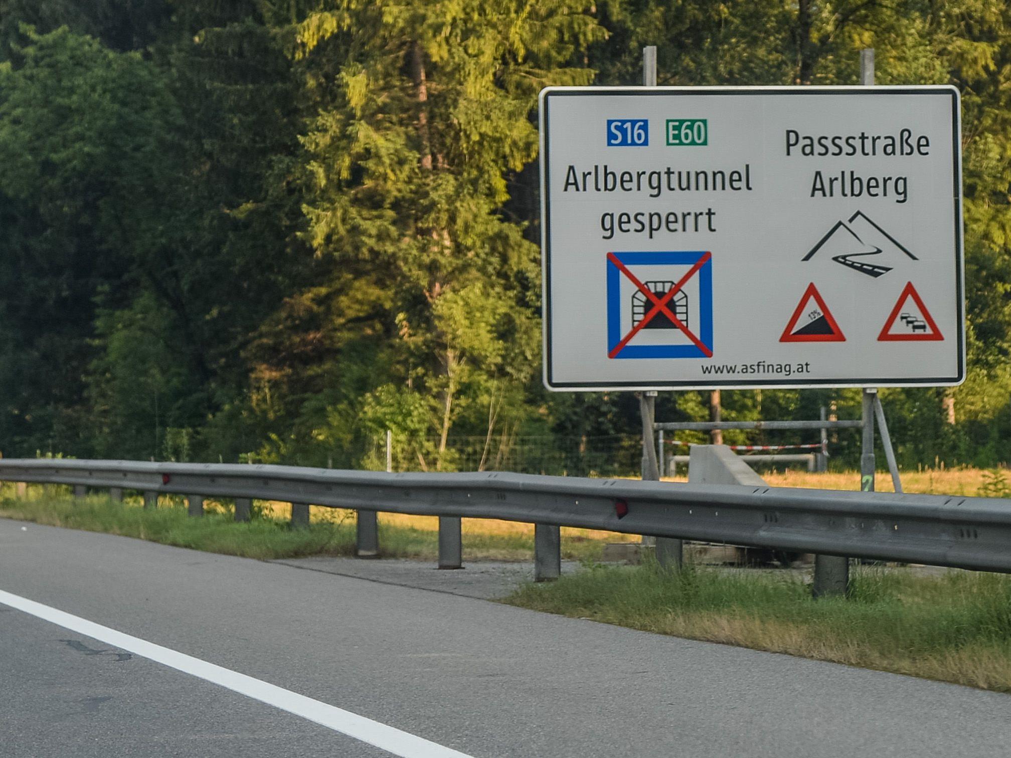 ASFINAG und Behörden empfehlen: Reiseinformation vor Fahrtantritt prüfen und ausreichend Zeit einplanen.