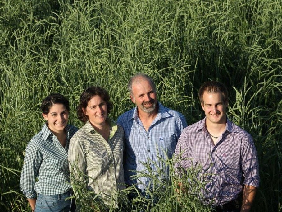 Familie Maissen steckt bereits voll in den Vorbereitungen für das bevorstehende Gartenfest. Familie Maissen steckt bereits voll in den Vorbereitungen für das bevorstehende Gartenfest.