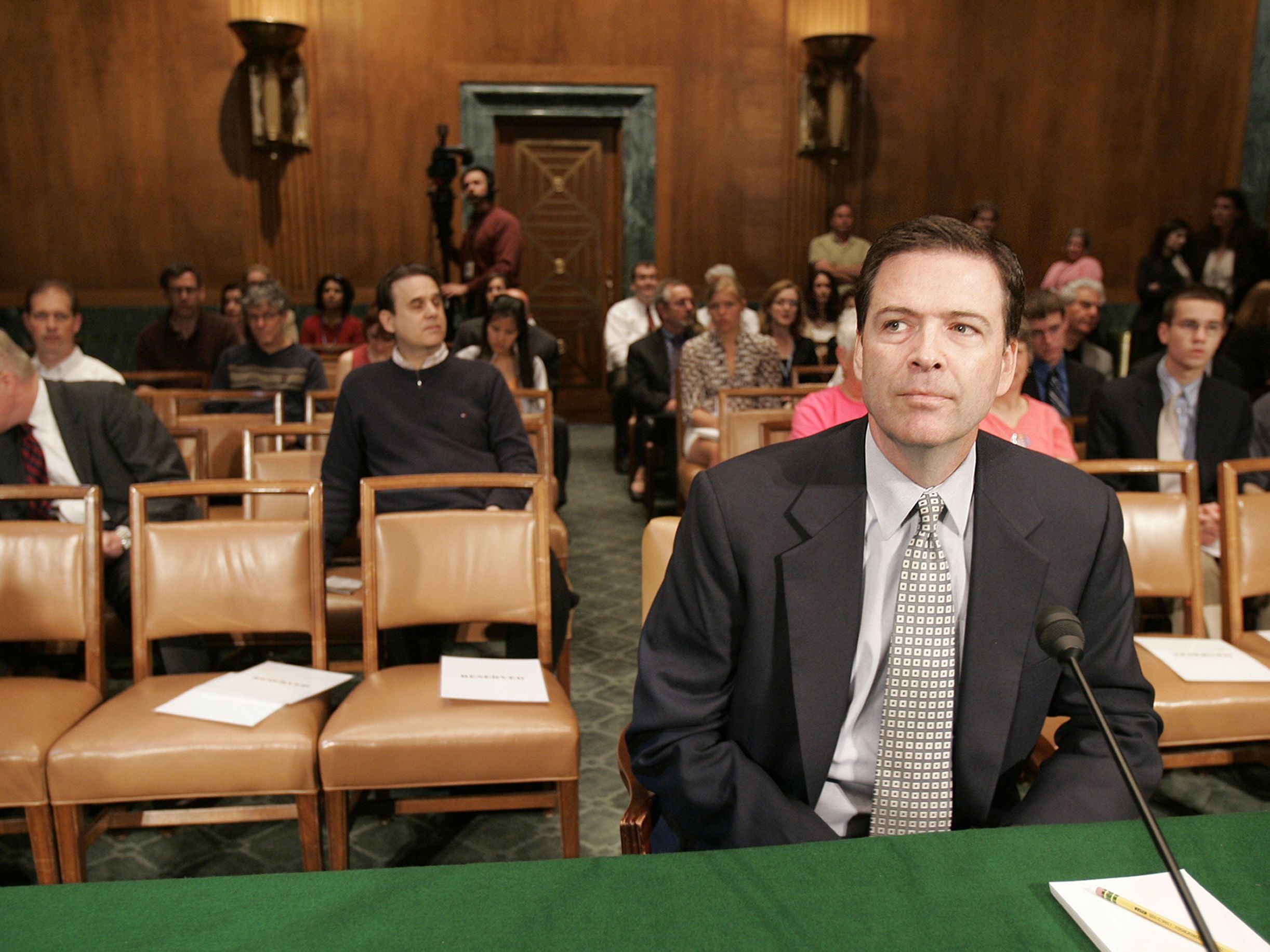 Der entlassene frühere FBI-Chef James Comey hat bestätigt, dass US-Präsident Donald Trump ihn gebeten habe, einen Teil der Ermittlungen zur Russland-Affäre einzustellen. Der entlassene frühere FBI-Chef James Comey hat bestätigt, dass US-Präsident Donald Trump ihn gebeten habe, einen Teil der Ermittlungen zur Russland-Affäre einzustellen.