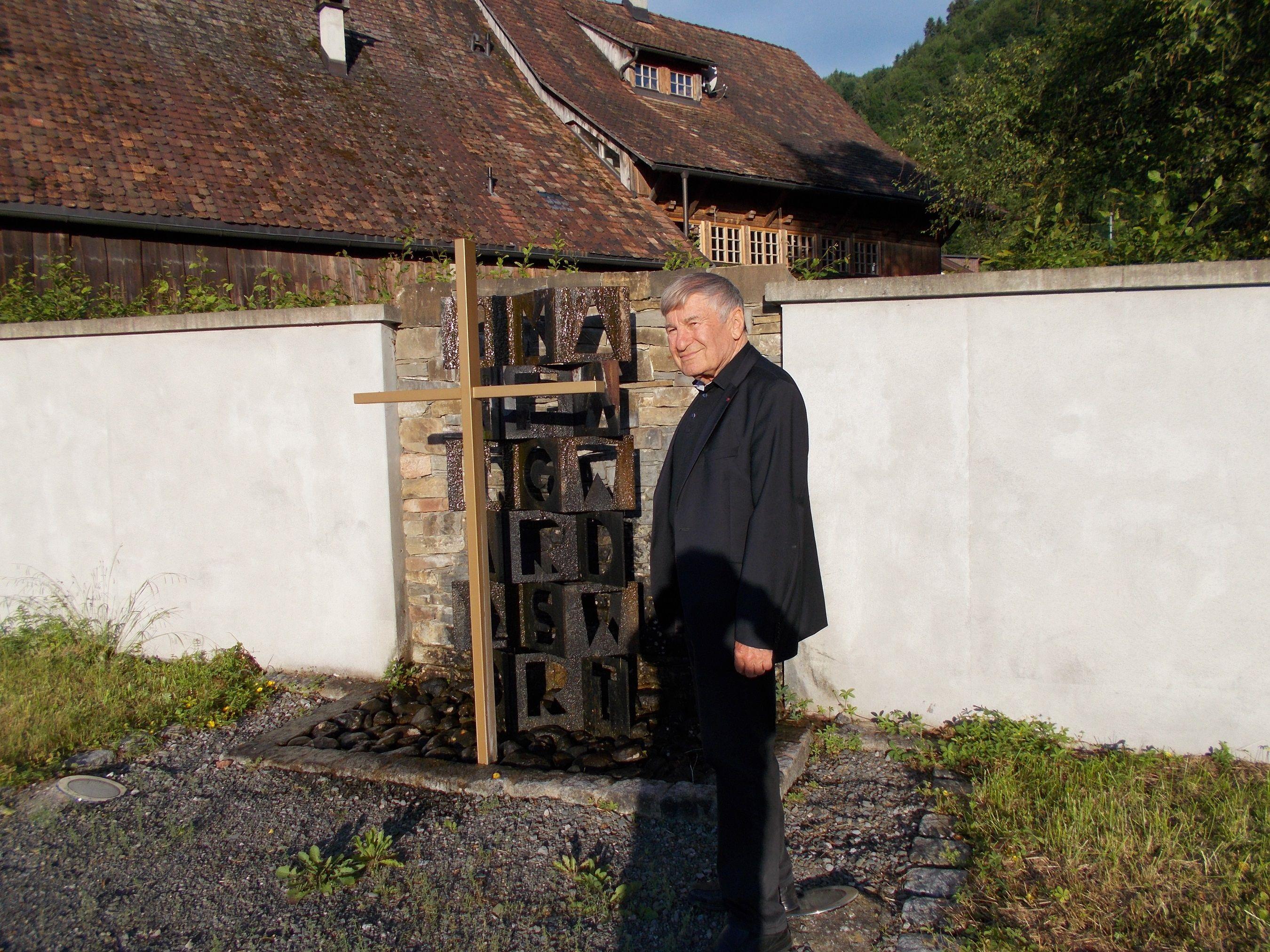 Kenntnisreich führte Prof. Gerhard Winkler durch die Pfarr-und Wallfahrtskirche in Haselstauden