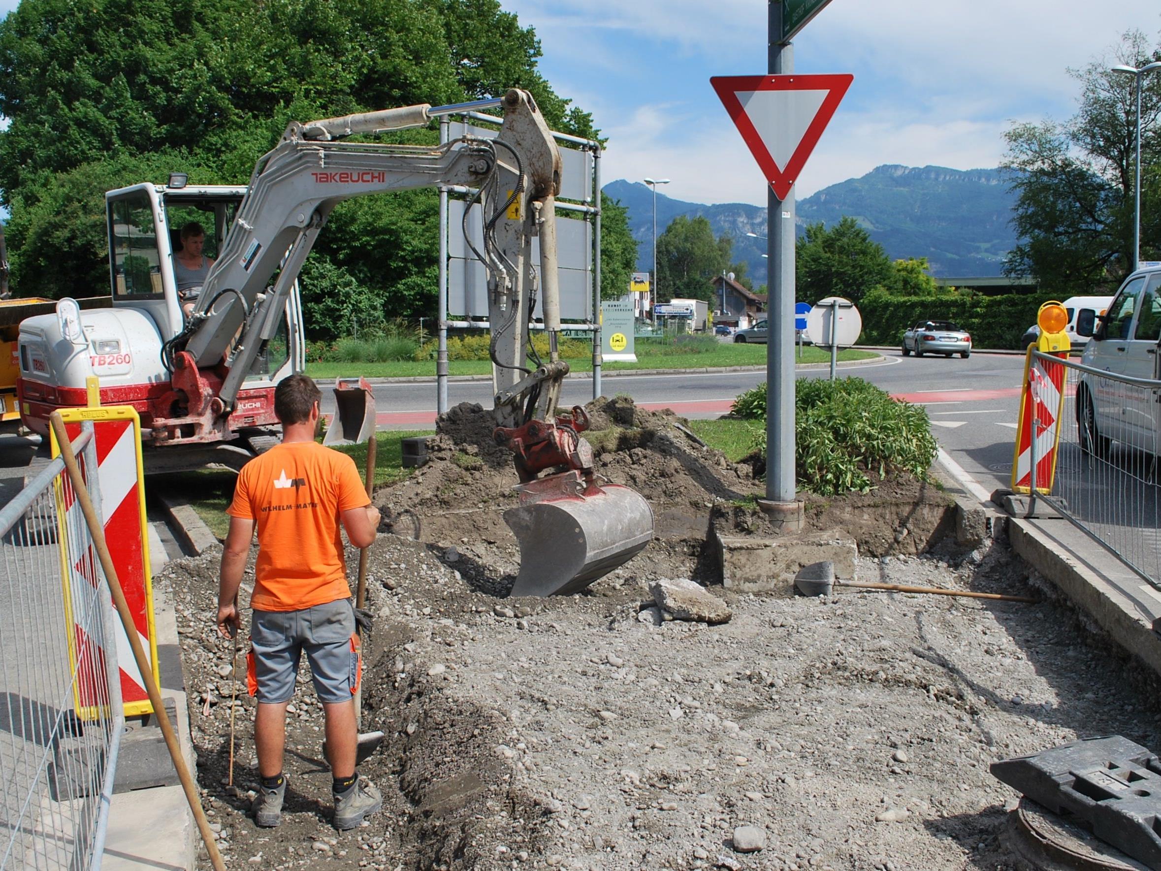 Bauarbeiten beim Engel-Kreisverkehr für mehr Sicherheit für Fußgänger und Radfahrer.