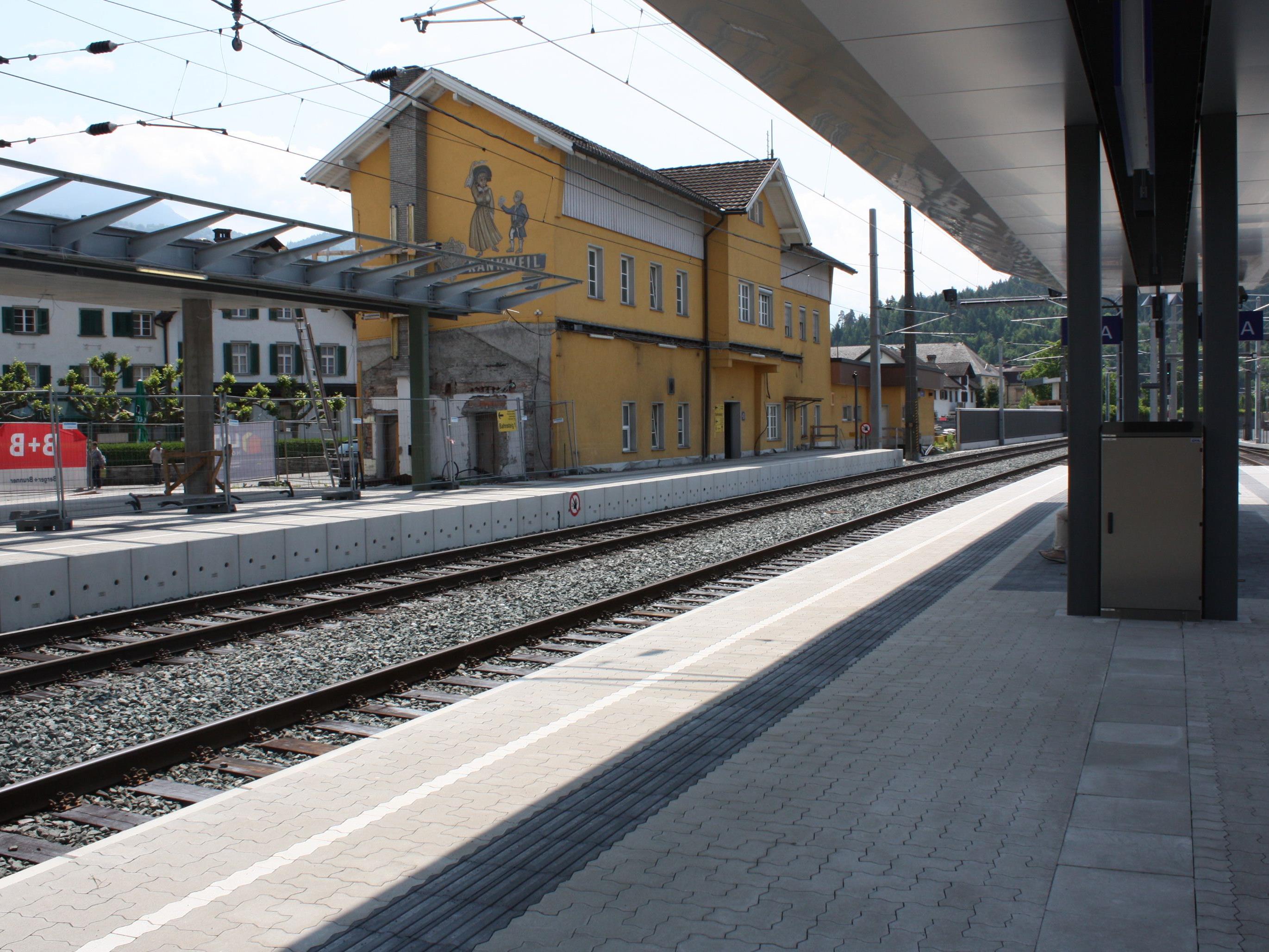 Die Tage des alten Bahnhofgebäudes sind gezählt. In der aktuellen Bauetappe erfolgt sein Abbruch.