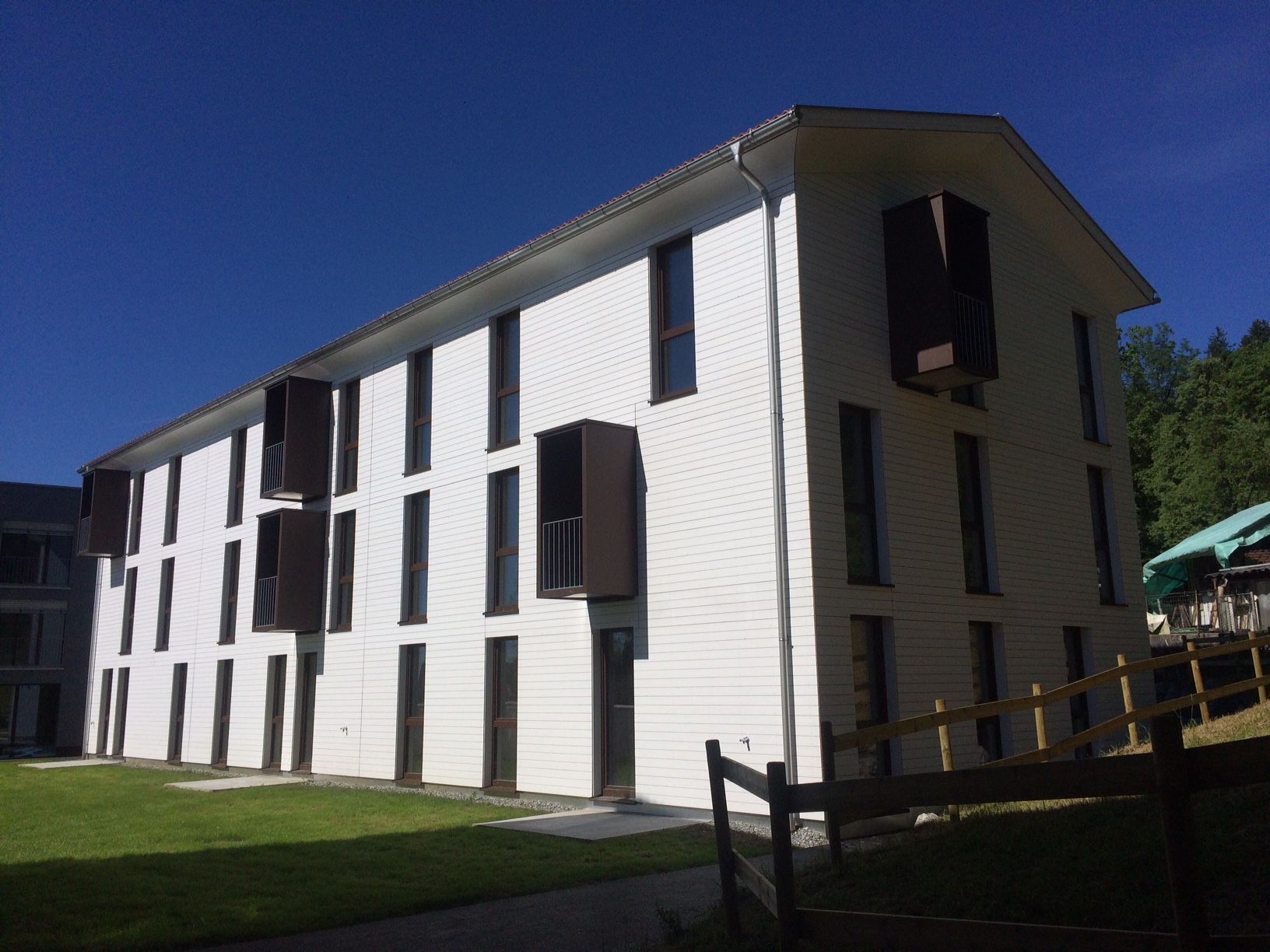 - 2-, 3- und 4-Zimmer Wohnungen mit Balkon, Garten mit Kabane, Carport - 2-, 3- und 4-Zimmer Wohnungen mit Balkon, Garten mit Kabane, Carport