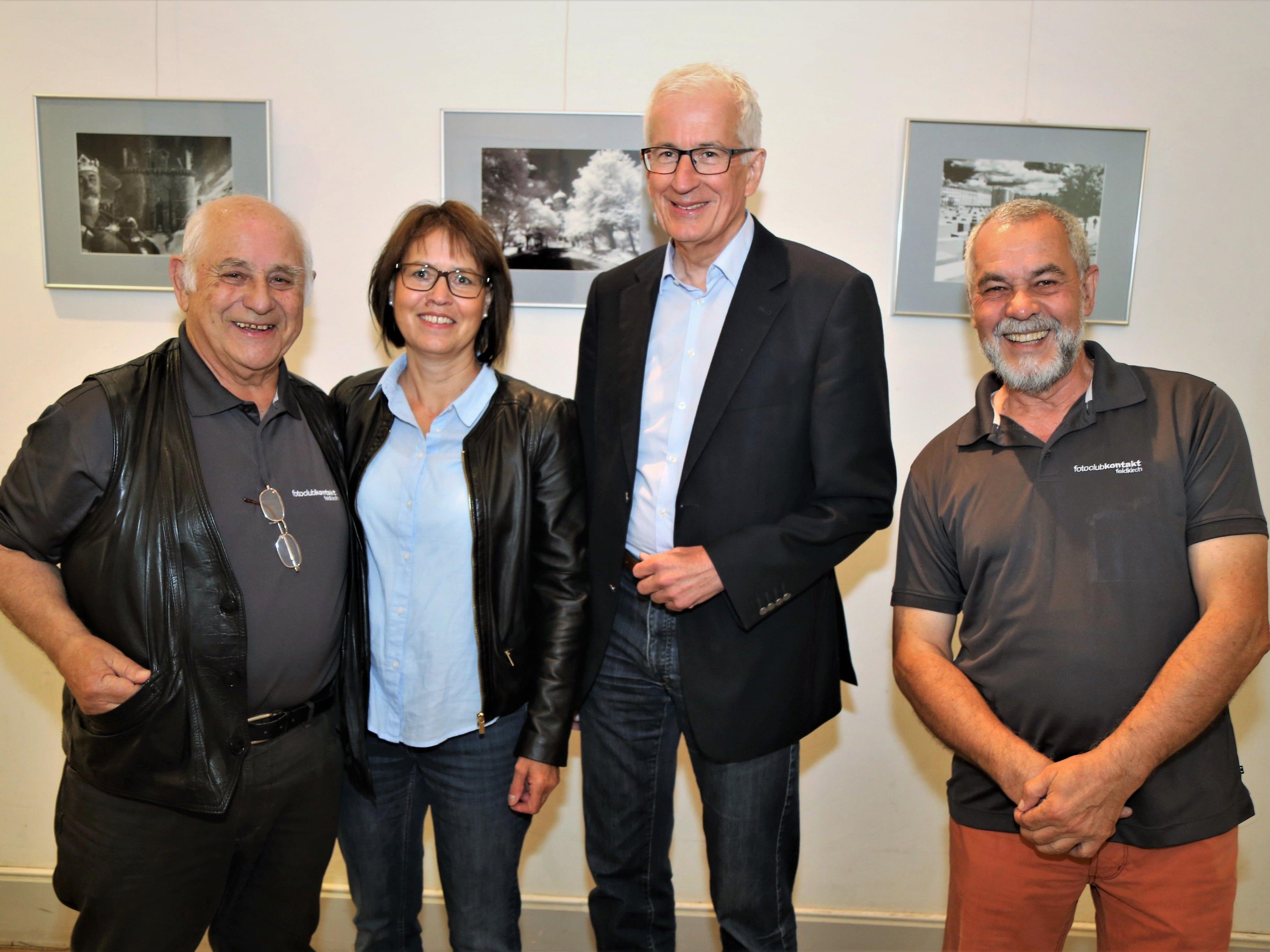 Roland Zanettin mit Bürgermeister Wilfried Berchtold mit Gattin Sabine und Willi  Schmidt (Fotoclub Kontakt).