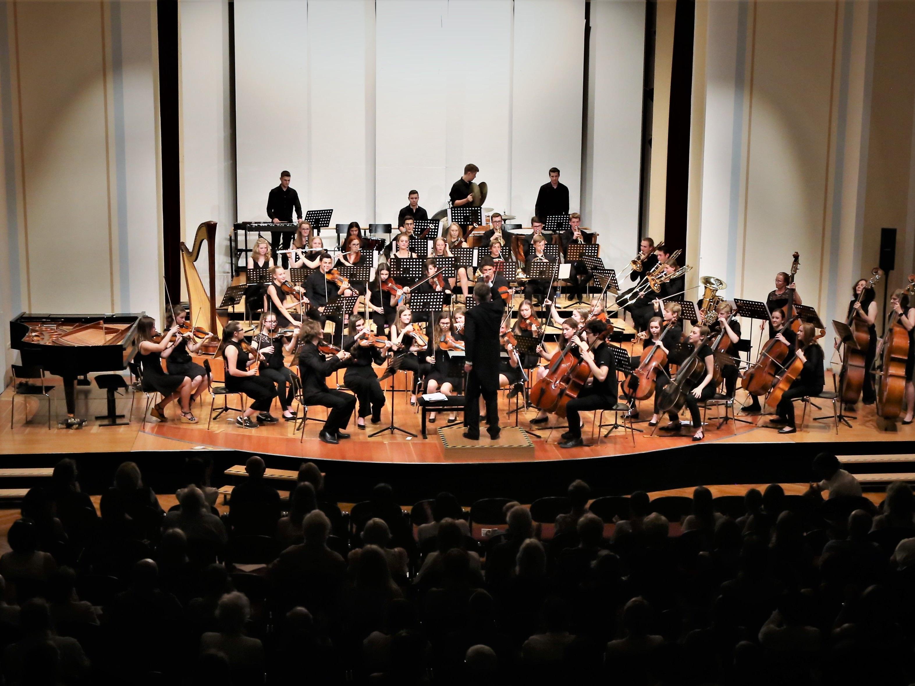 „Standing Ovations“ bei der Premiere von „Ill Concerto“ im Landeskonservatorium Feldkirch.