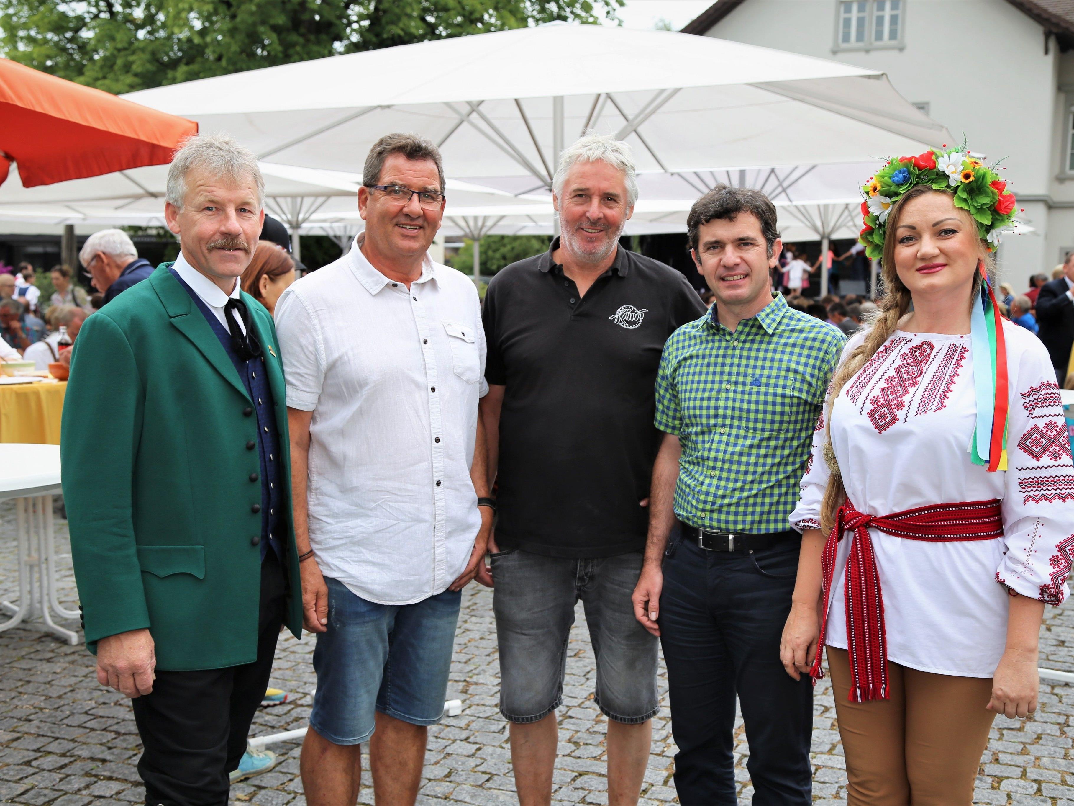 Karlheinz Marte (TG Rankweil) mit Helmut Jenny, Armin Wille, Bürgermeister Martin Summer und Olena Fischer.