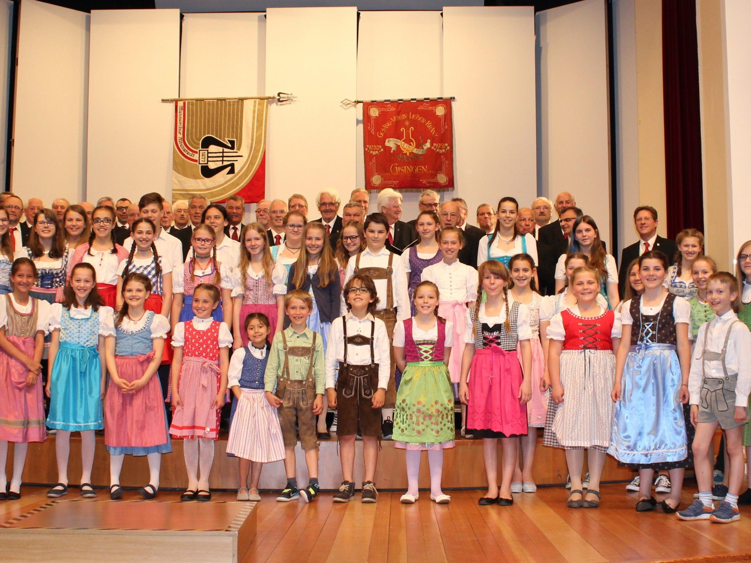 Der Liederkranz Feldkirch mit dem Landeskindeskinderchor beim Jubikäumskonzert