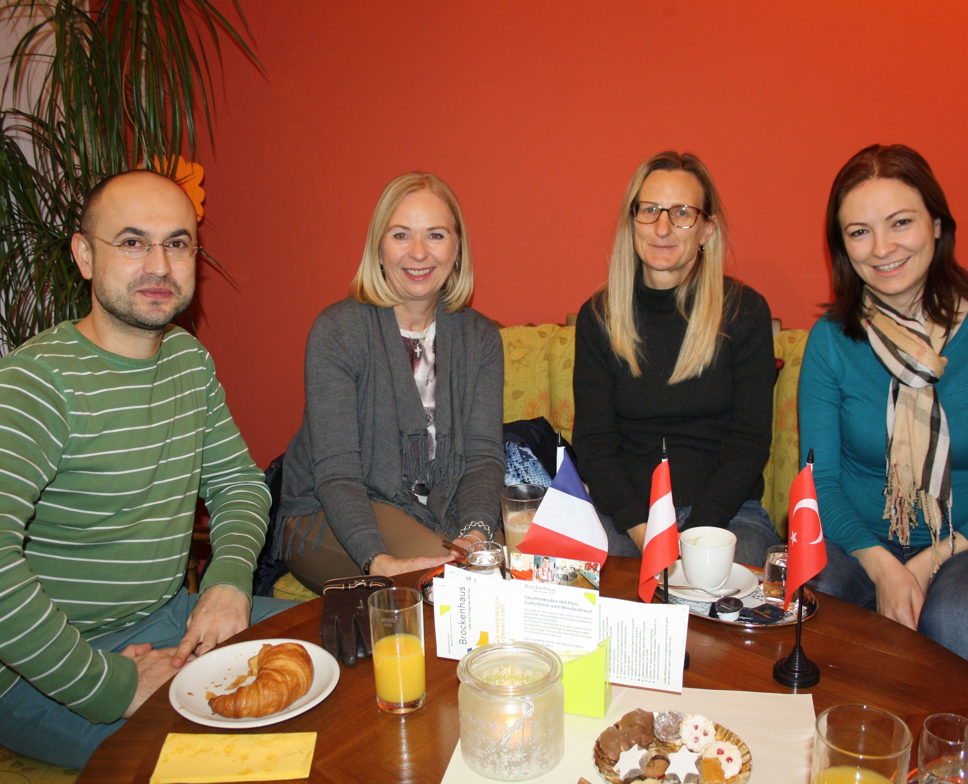 Begegnung und Unterhaltung im „Sprachencafe“ im Brockenhaus Leiblachtal mit muttersprachlichen Moderatoren: Der nächste Termin ist am 10. Juni um 9.30 Uhr. Begegnung und Unterhaltung im „Sprachencafe“ im Brockenhaus Leiblachtal mit muttersprachlichen Moderatoren: Der nächste Termin ist am 10. Juni um 9.30 Uhr.