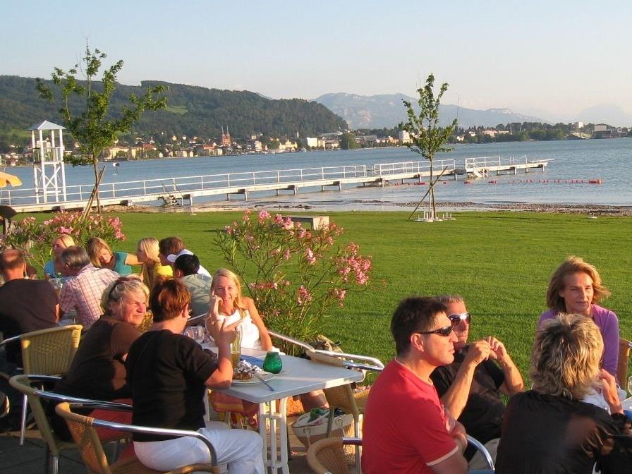 Terrassen-Zeit für Bodenseefans heißt es am Feiertag beim Brunchen im „Treff am See“ im Lochauer Strandbad.
