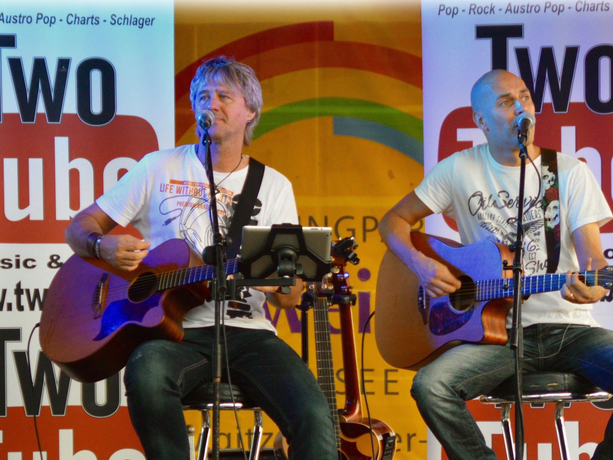 Terrassen-Zeit für Bodenseefans im „Treff am See“ im Lochauer Strandbad mit „Two Tube – Music & More“ live. Terrassen-Zeit für Bodenseefans im „Treff am See“ im Lochauer Strandbad mit „Two Tube – Music & More“ live.