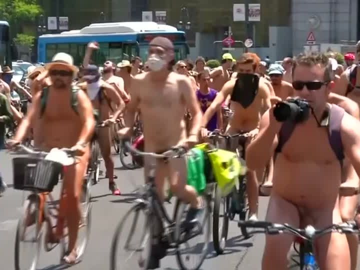 Nackradler in Madrid. Nackradler in Madrid.