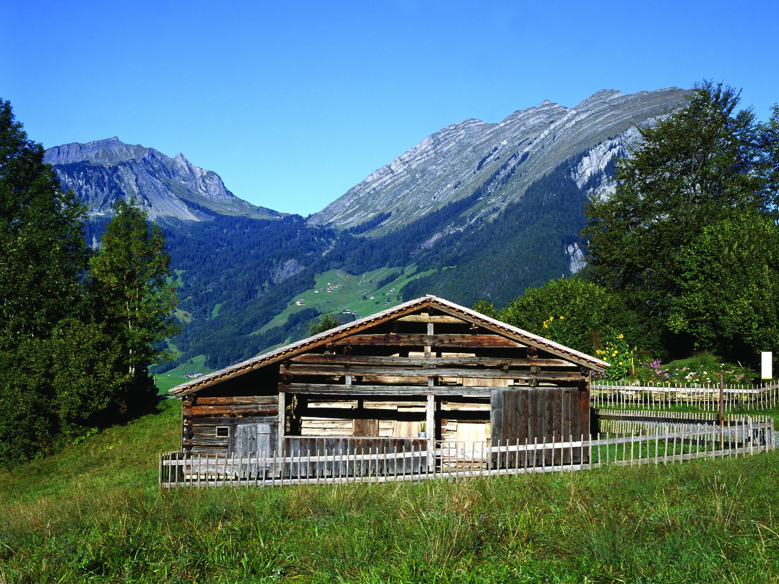 Hauptanziehungspunkt ist die über 400 Jahre alte Vorsäßhütte, die freitags von 14 bis 16 Uhr besichtigt werden kann.