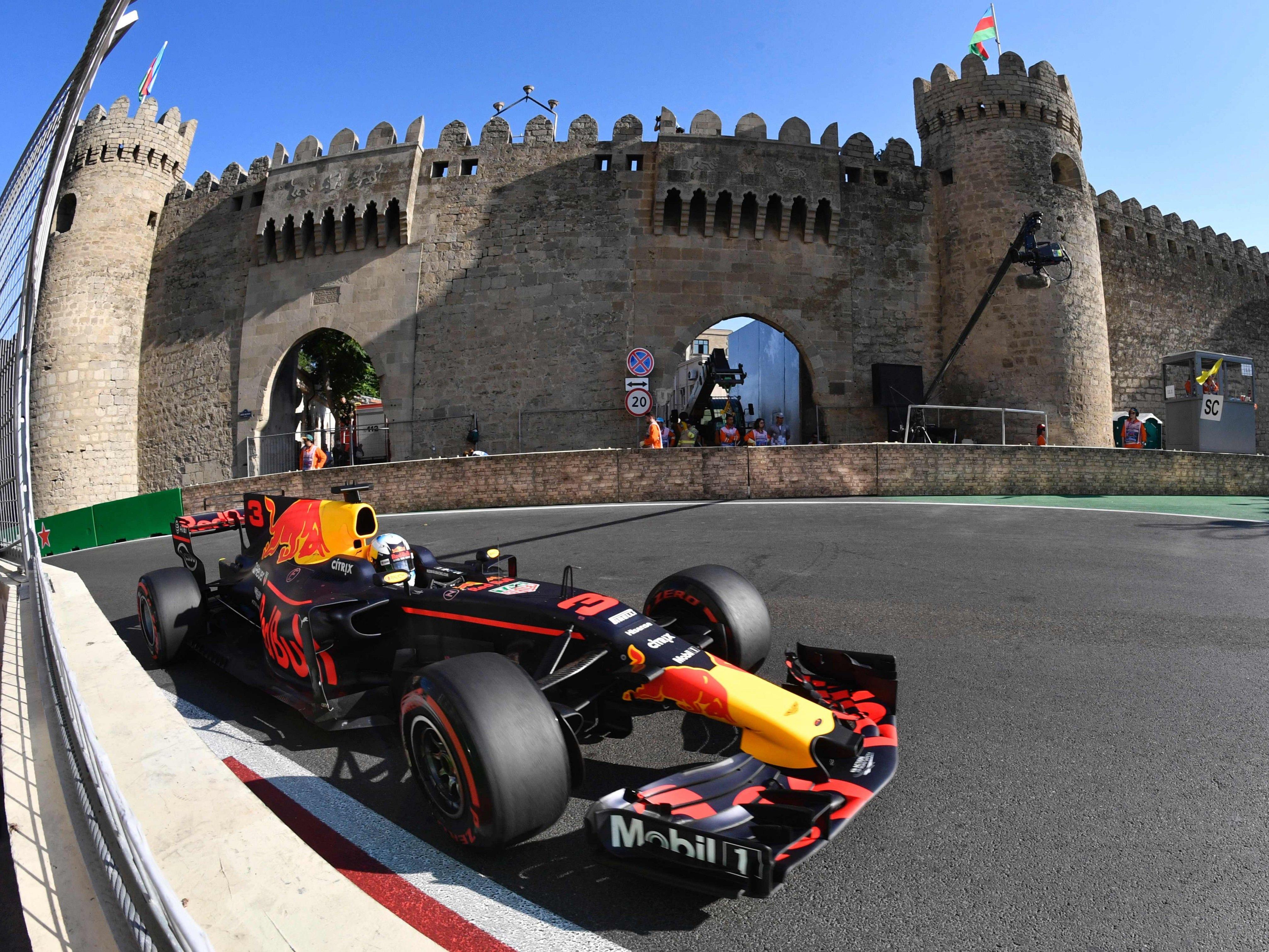 Australier Ricciardo gewinnt Chaos-Rennen in Baku.