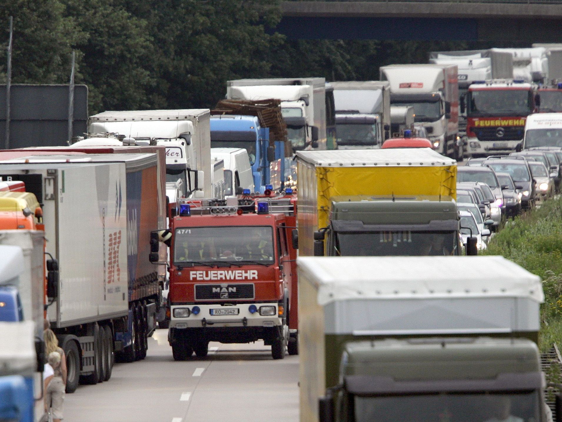 Auf der A2 kam es bei Wiener Neustadt zu einem Unfall mit einem LKW Auf der A2 kam es bei Wiener Neustadt zu einem Unfall mit einem LKW