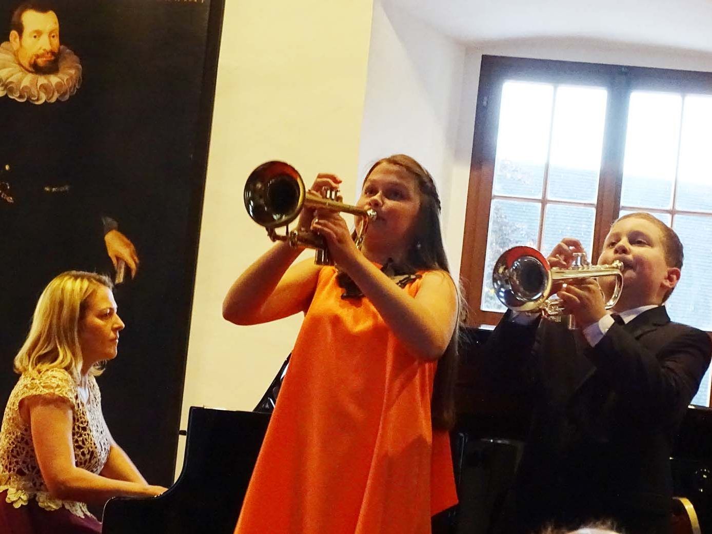 Die elfjährige Austeja Venckute trat als Überraschungsgast zusammen mit Justas Draksas auf. Die elfjährige Austeja Venckute trat als Überraschungsgast zusammen mit Justas Draksas auf.