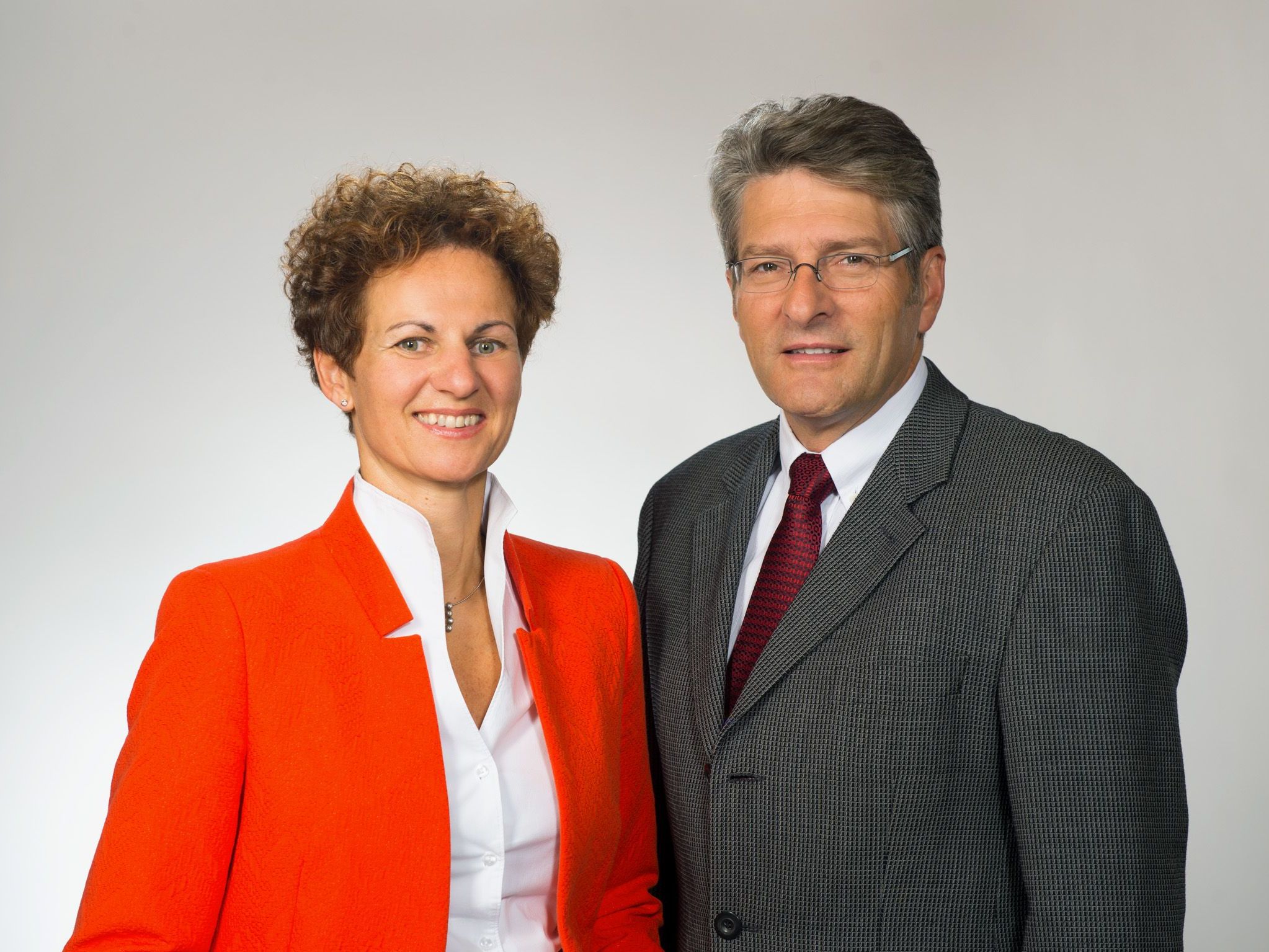 Leiten die Vorarlberger Apothekerkammer auch in den kommenden fünf Jahren: Vizepräsidentin Susanne Schützinger-Österle und Präsident Jürgen Rehak Leiten die Vorarlberger Apothekerkammer auch in den kommenden fünf Jahren: Vizepräsidentin Susanne Schützinger-Österle und Präsident Jürgen Rehak