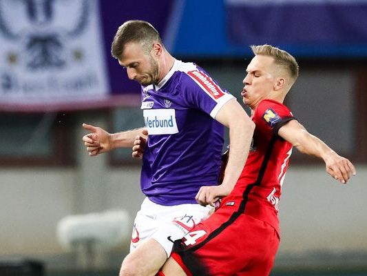 Jetzt ist Christoph Monschein (r.) auch offiziell Austrianer. Jetzt ist Christoph Monschein (r.) auch offiziell Austrianer.