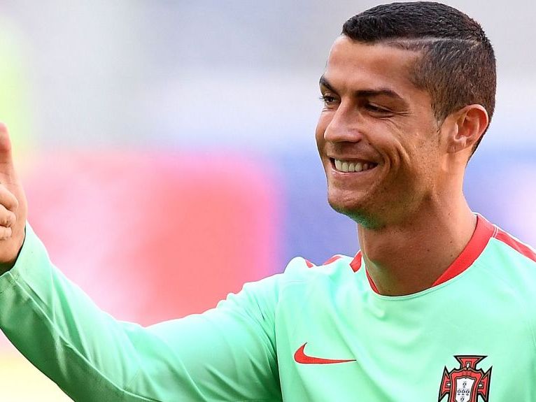 Cristiano Ronaldo will von Real Madrid weg. Cristiano Ronaldo will von Real Madrid weg.