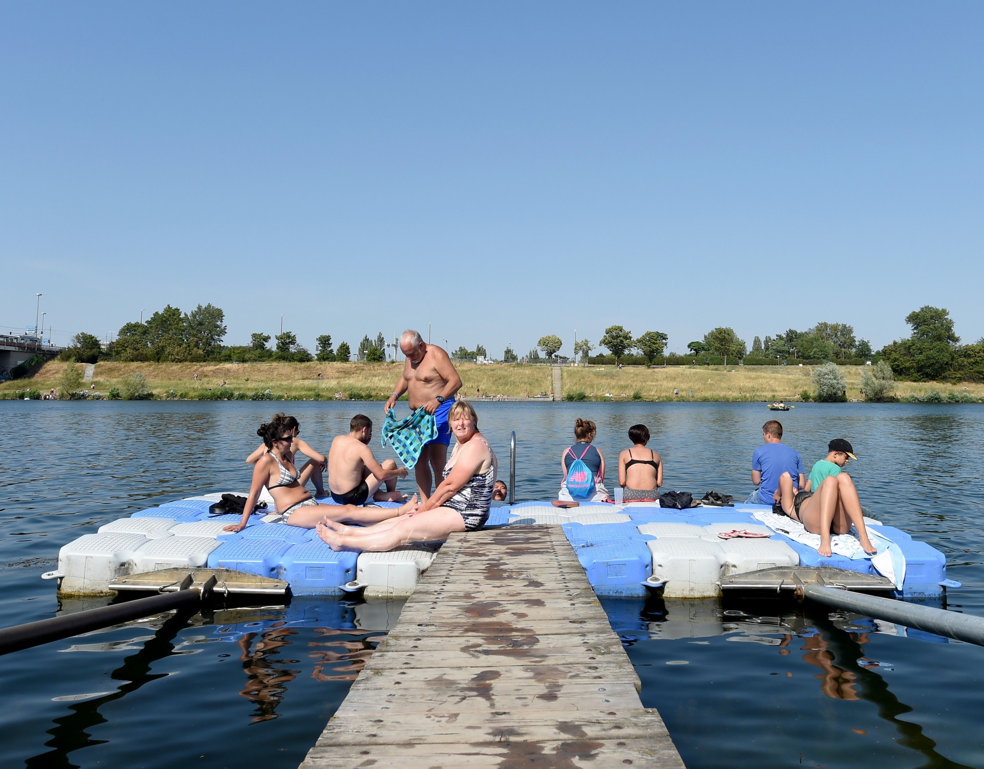 Die beiden vermissten Schwimmer wurden zu Hause angetroffen. Die beiden vermissten Schwimmer wurden zu Hause angetroffen.