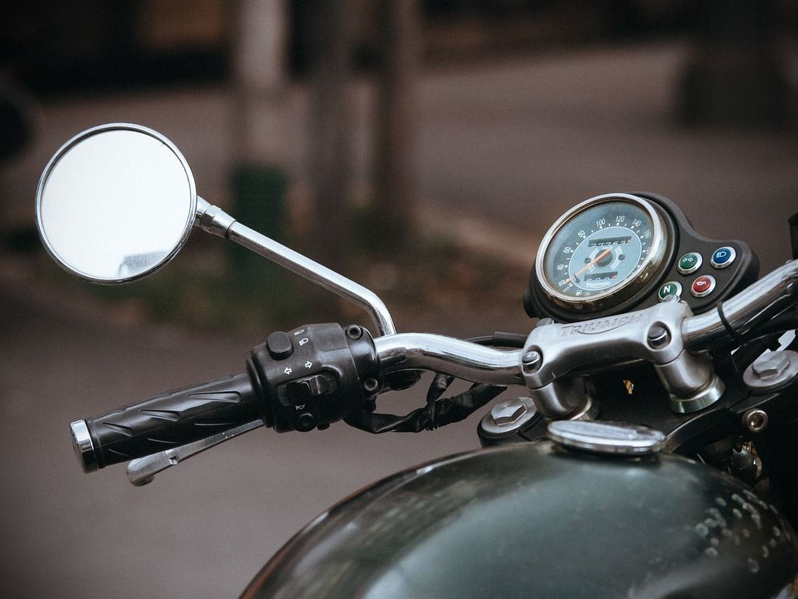 Die beiden Teenager wurden bei dem Motorradunfall schwer verletzt. Die beiden Teenager wurden bei dem Motorradunfall schwer verletzt.