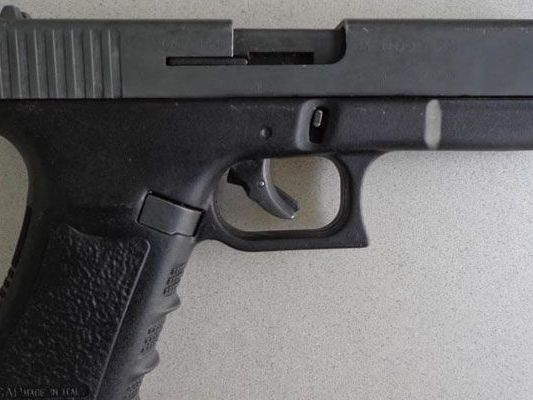 Mit dieser Waffe wurde die Tankstelle überfallen Mit dieser Waffe wurde die Tankstelle überfallen