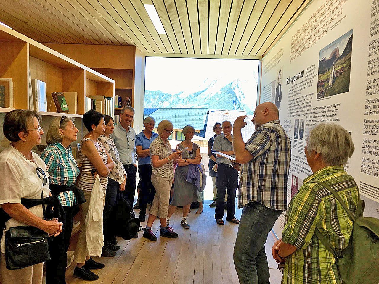 Für Gruppen finden Führungen durch das Felder Museum statt. Für Gruppen finden Führungen durch das Felder Museum statt.