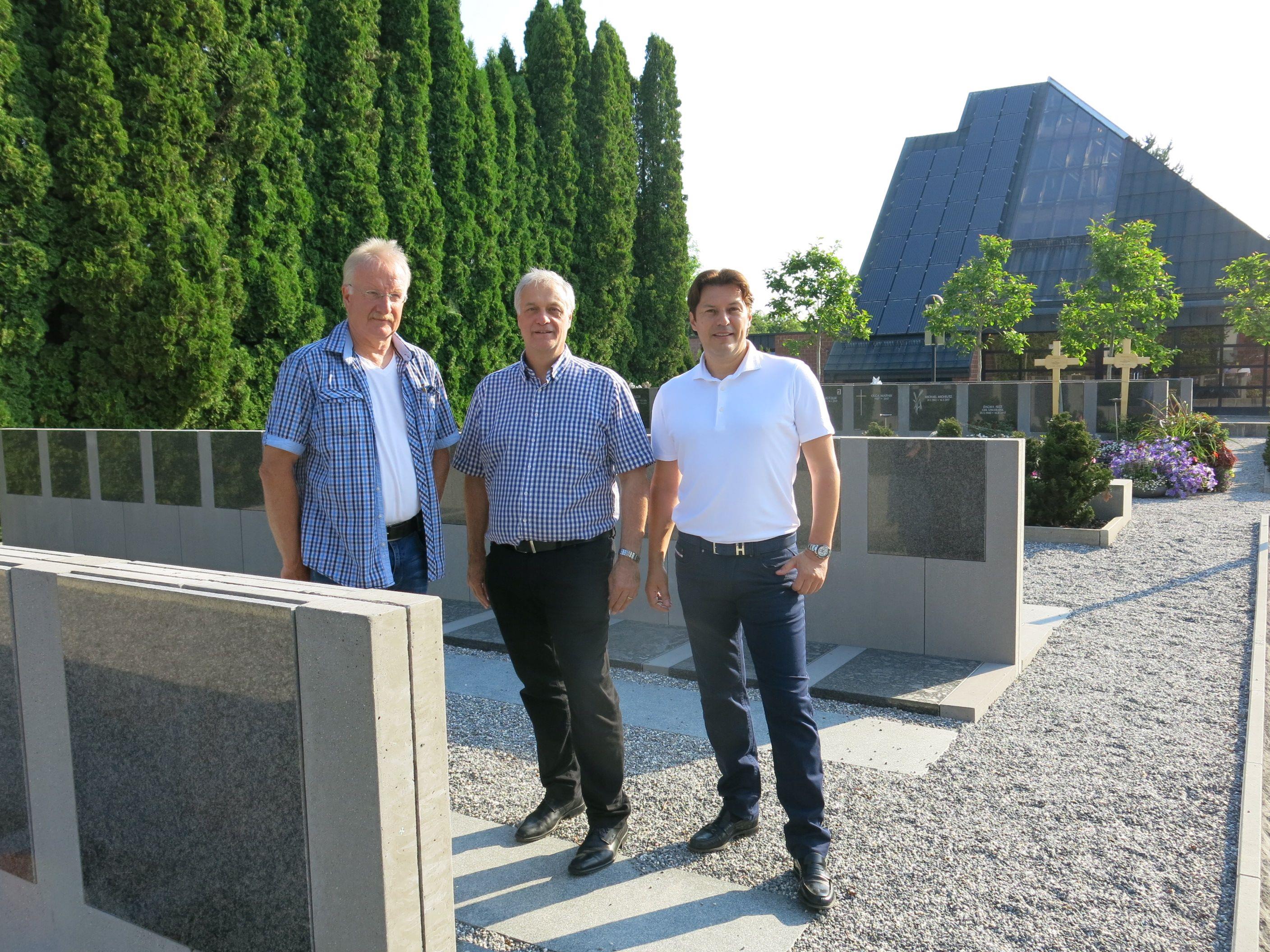 Projektleiter Markus Kadinger (Hochbau) und die Gemeinderäte Walter Natter und Martin Fitz beim Lokalaugenschein.