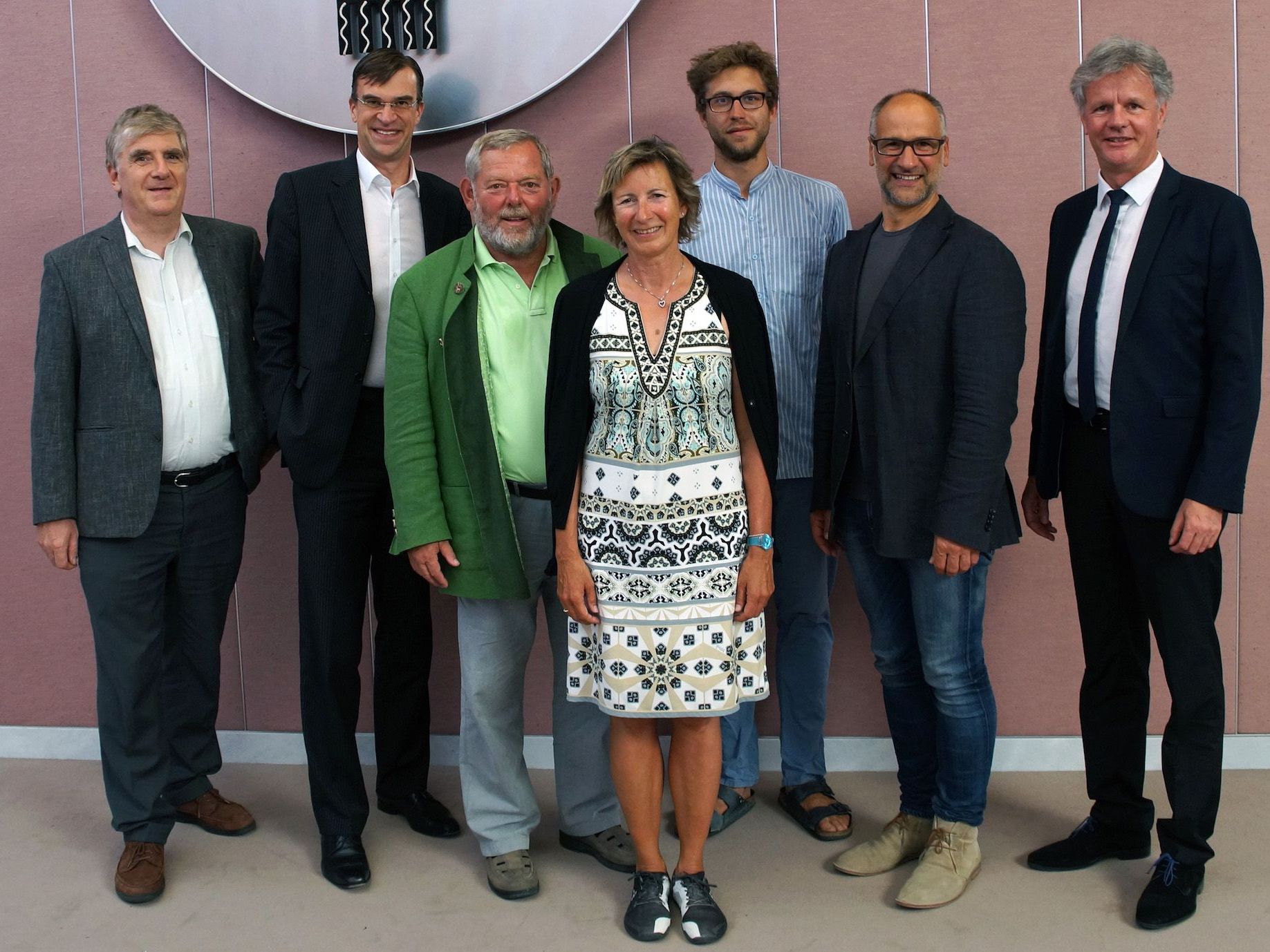 v.l. Winfried Leiprecht, Sebastian Wolf (beide Oberschwabenklinik gGmbH), Kreistagsabgeordneter Karl Immler, LTVP Gabriele Nußbaumer, Camillo Stubenberg (Kairos), Martin Hebensteit (Connexia), Gerhard Fleisch (KHBG). 