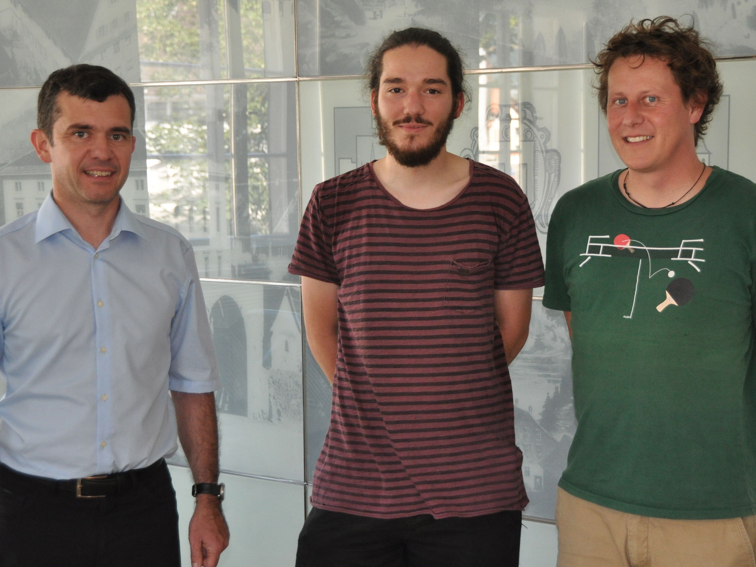 Bürgermeister Martin Summer und Jugendarbeiter Claudio Herburger begrüßen Maximilan Wally zum Amtsantritt Bürgermeister Martin Summer und Jugendarbeiter Claudio Herburger begrüßen Maximilan Wally zum Amtsantritt