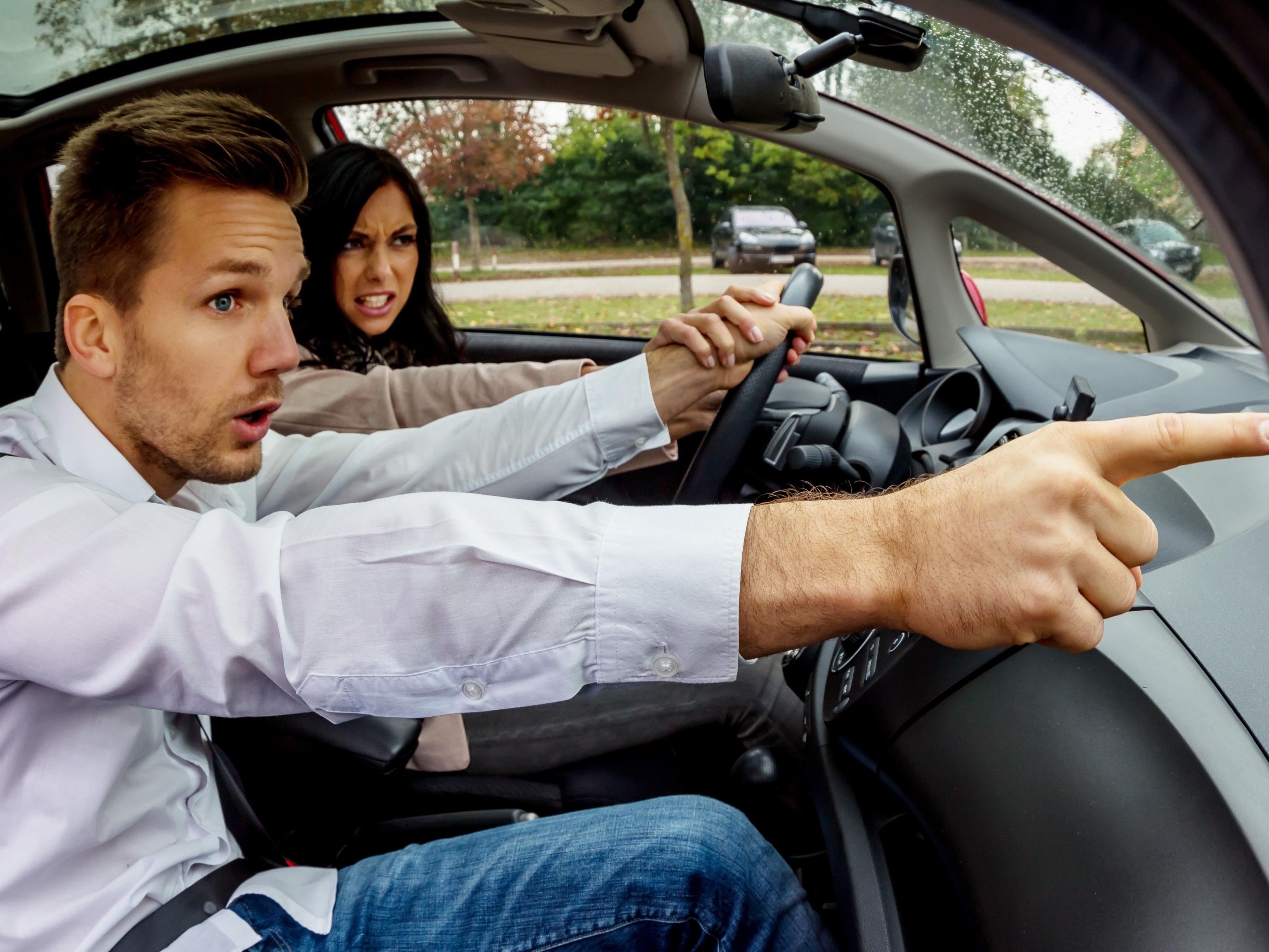 Autofahren ist aber selbst bei größter Routine immer Risikoverhalten und keine Nebentätigkeit.