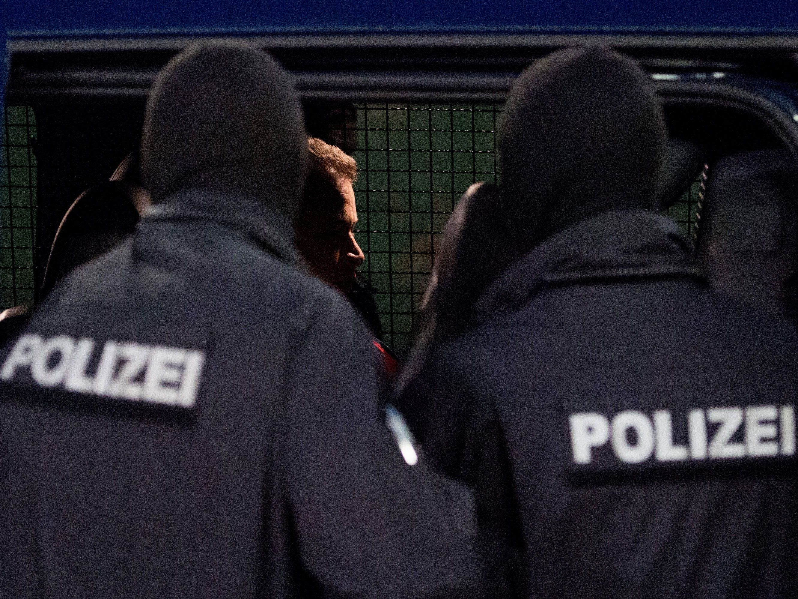 "Asyl in Not" kritisiert das Vorgehen der Wiener Polizei bei der Abschiebung. "Asyl in Not" kritisiert das Vorgehen der Wiener Polizei bei der Abschiebung.