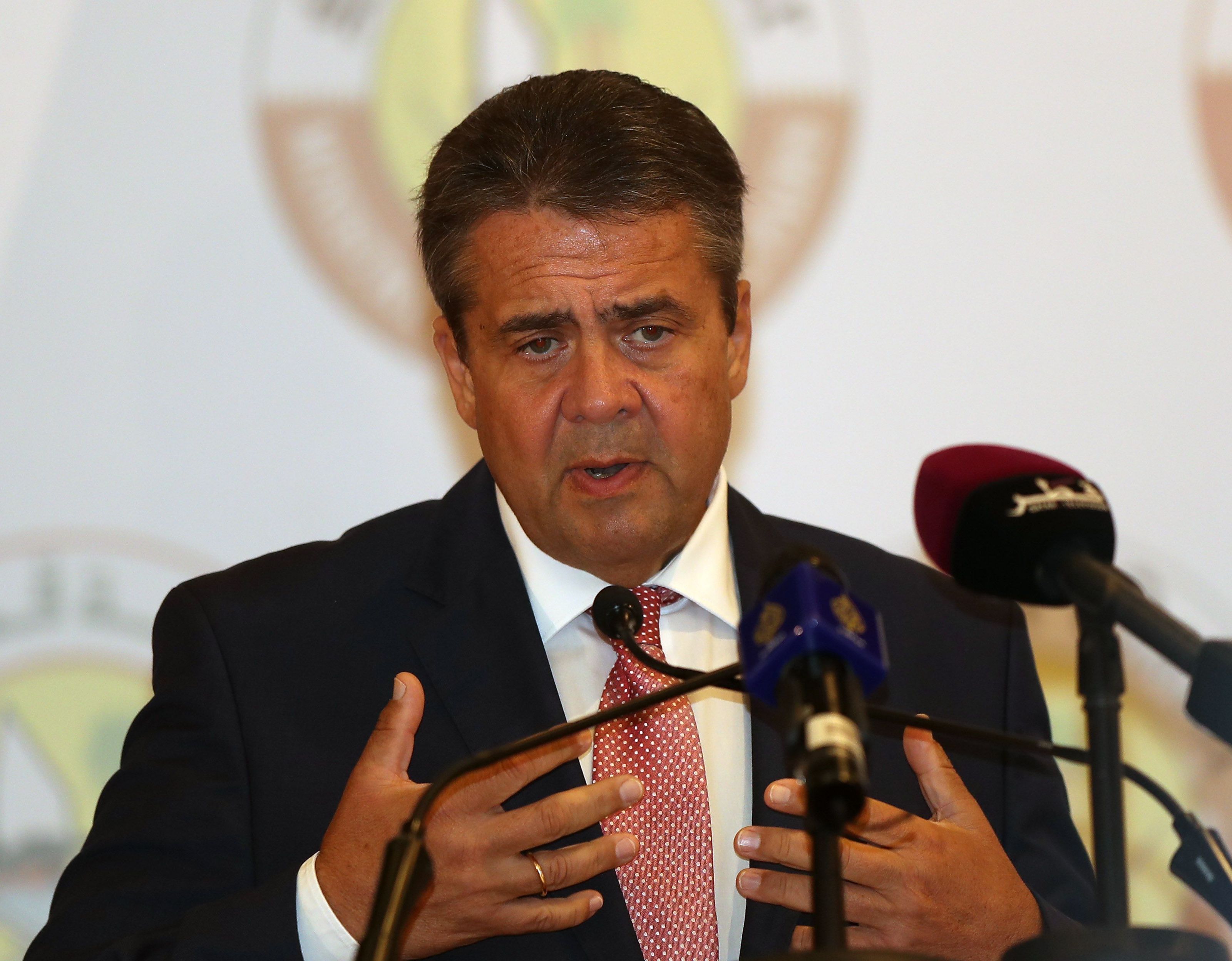 Gabriel mit harscher Kritik an Österreich. Gabriel mit harscher Kritik an Österreich.