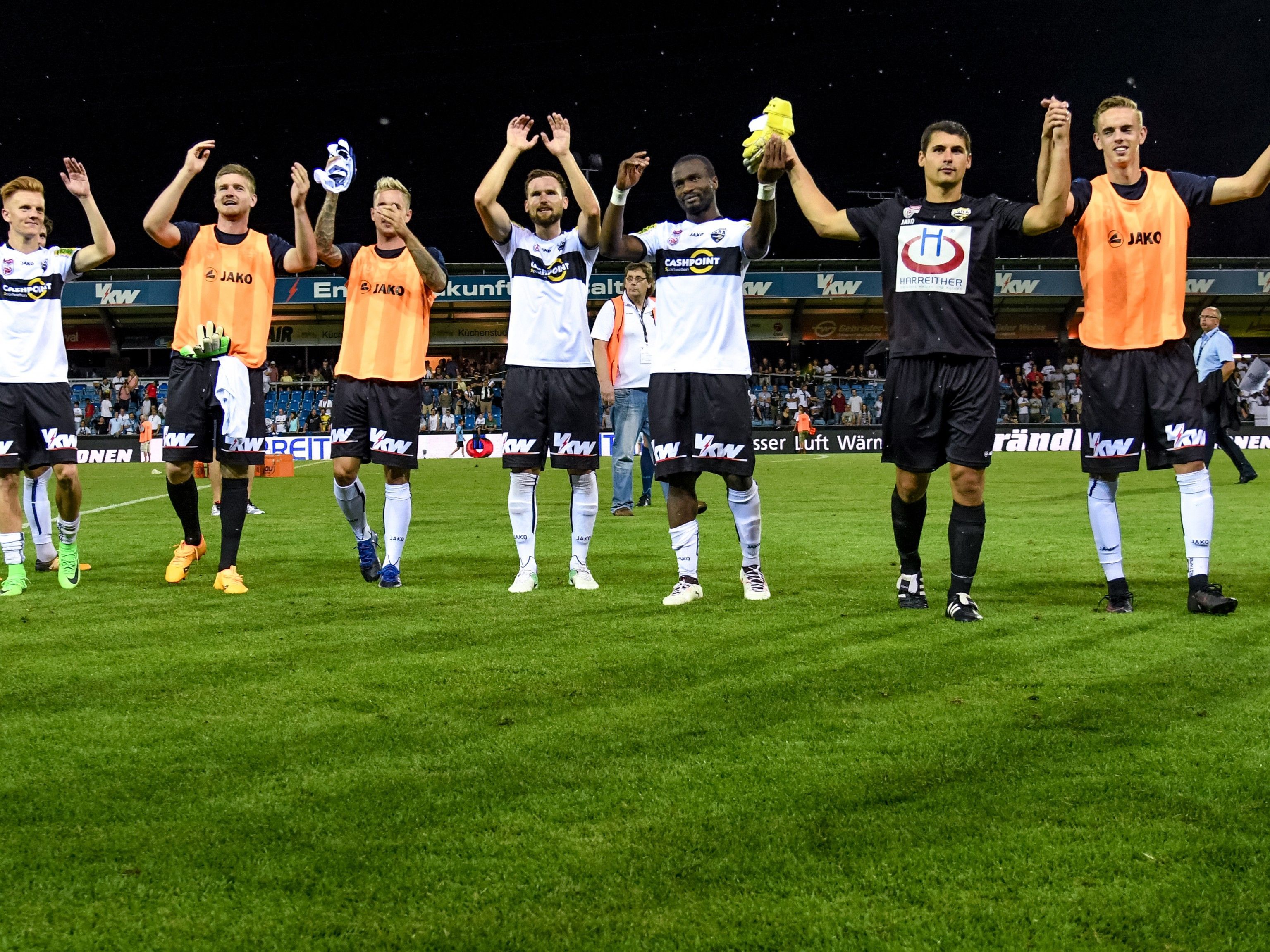 Altach feiert das Weiterkommen gegen Satschchere. Altach feiert das Weiterkommen gegen Satschchere.