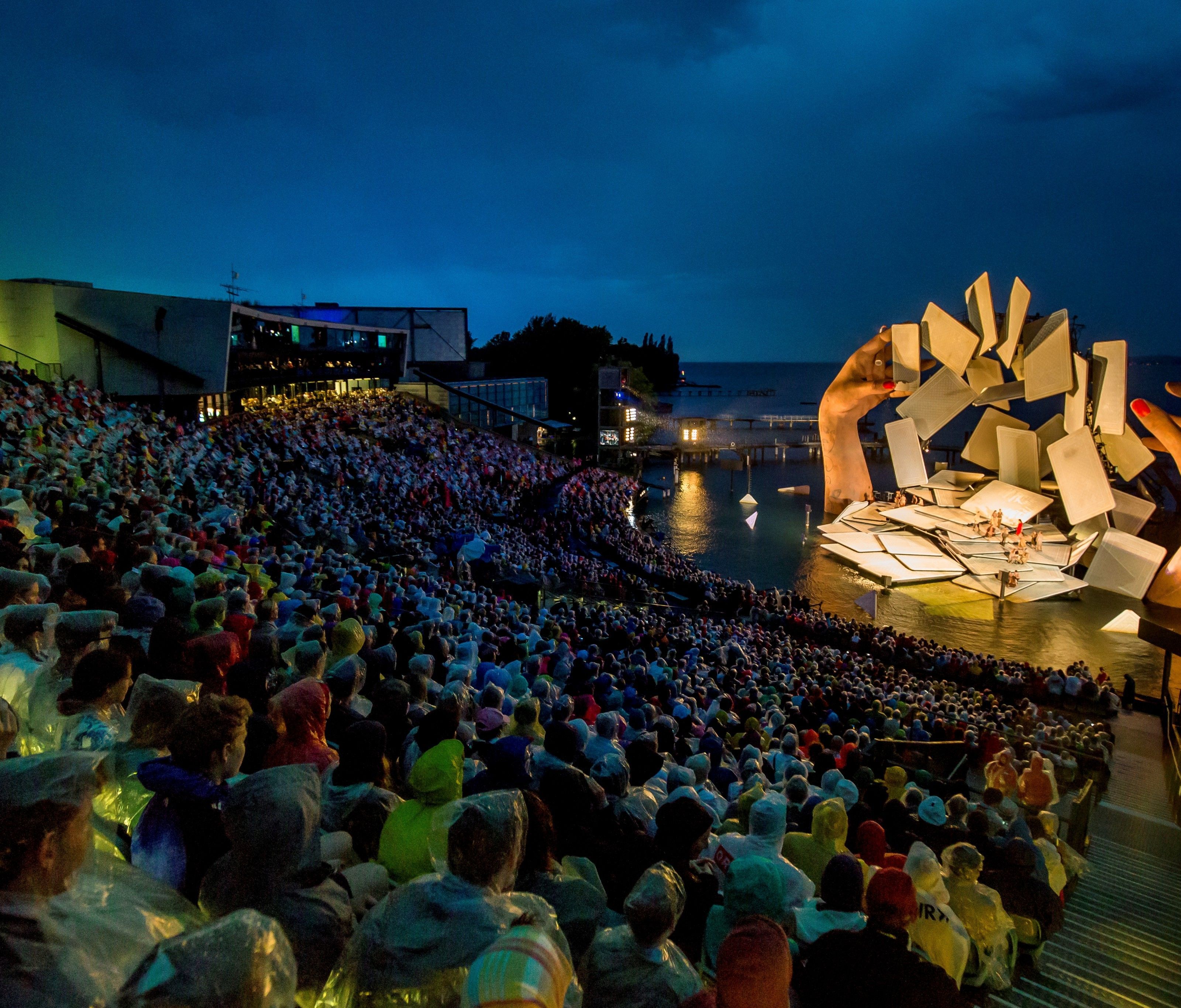 "Carmen" genießt bisher nicht die Gunst des Wettergottes. "Carmen" genießt bisher nicht die Gunst des Wettergottes.