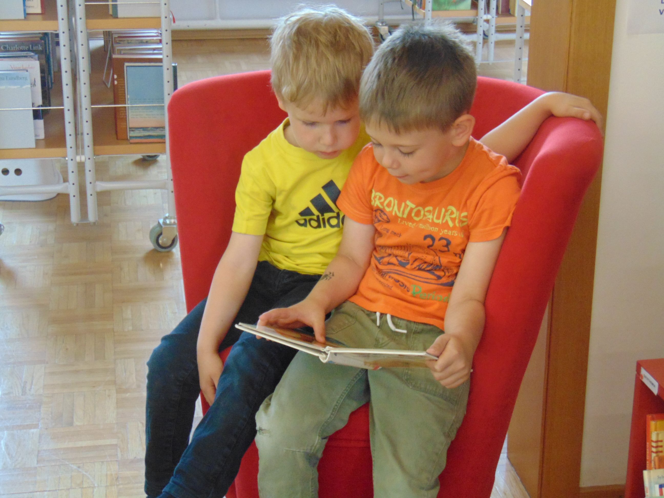 Die Bücherei Mäder lädt auch in den Sommerferien zum lesen ein Die Bücherei Mäder lädt auch in den Sommerferien zum lesen ein