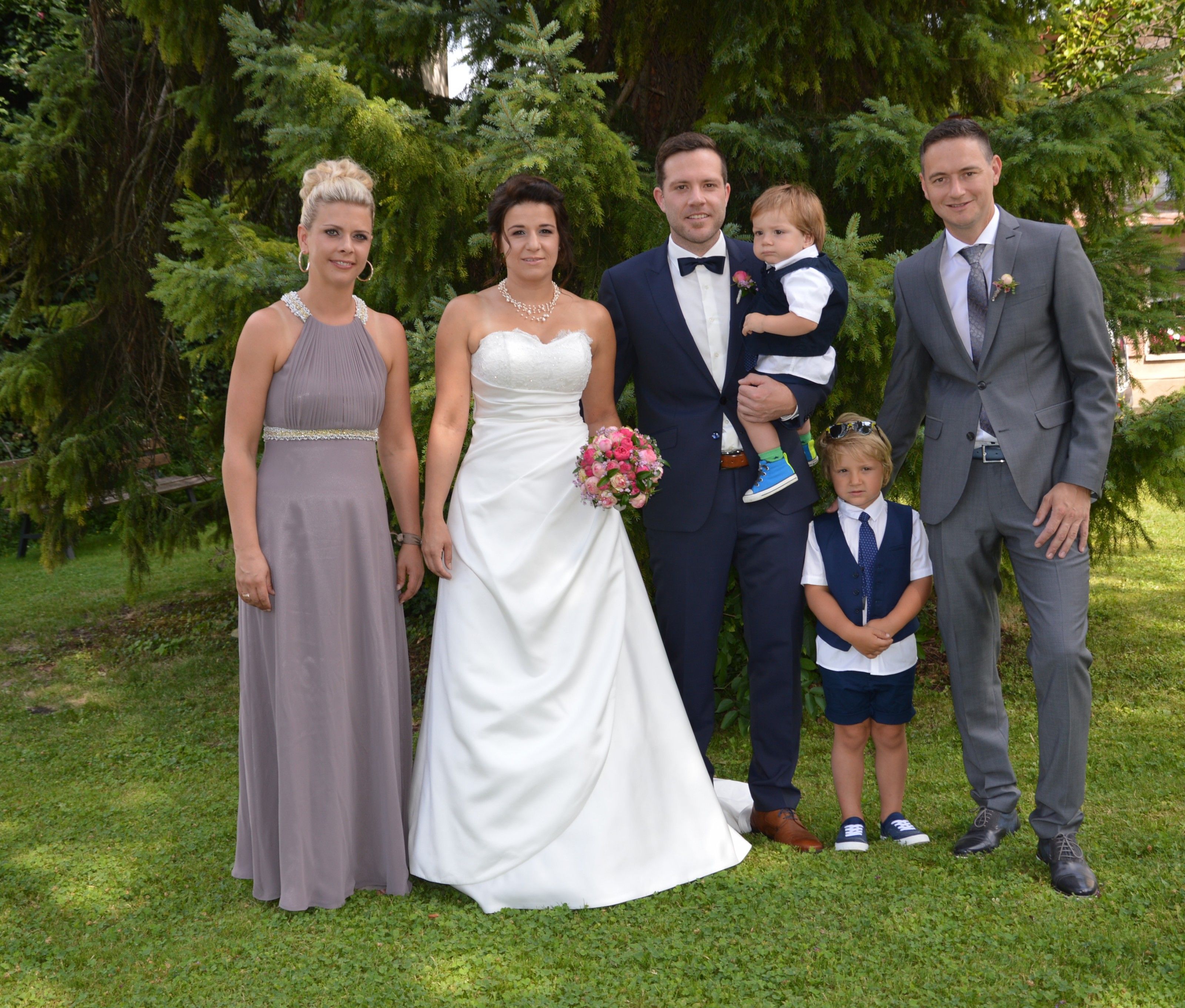 Sabrina Mohr und Alexander Brotzge haben geheiratet. Sabrina Mohr und Alexander Brotzge haben geheiratet.