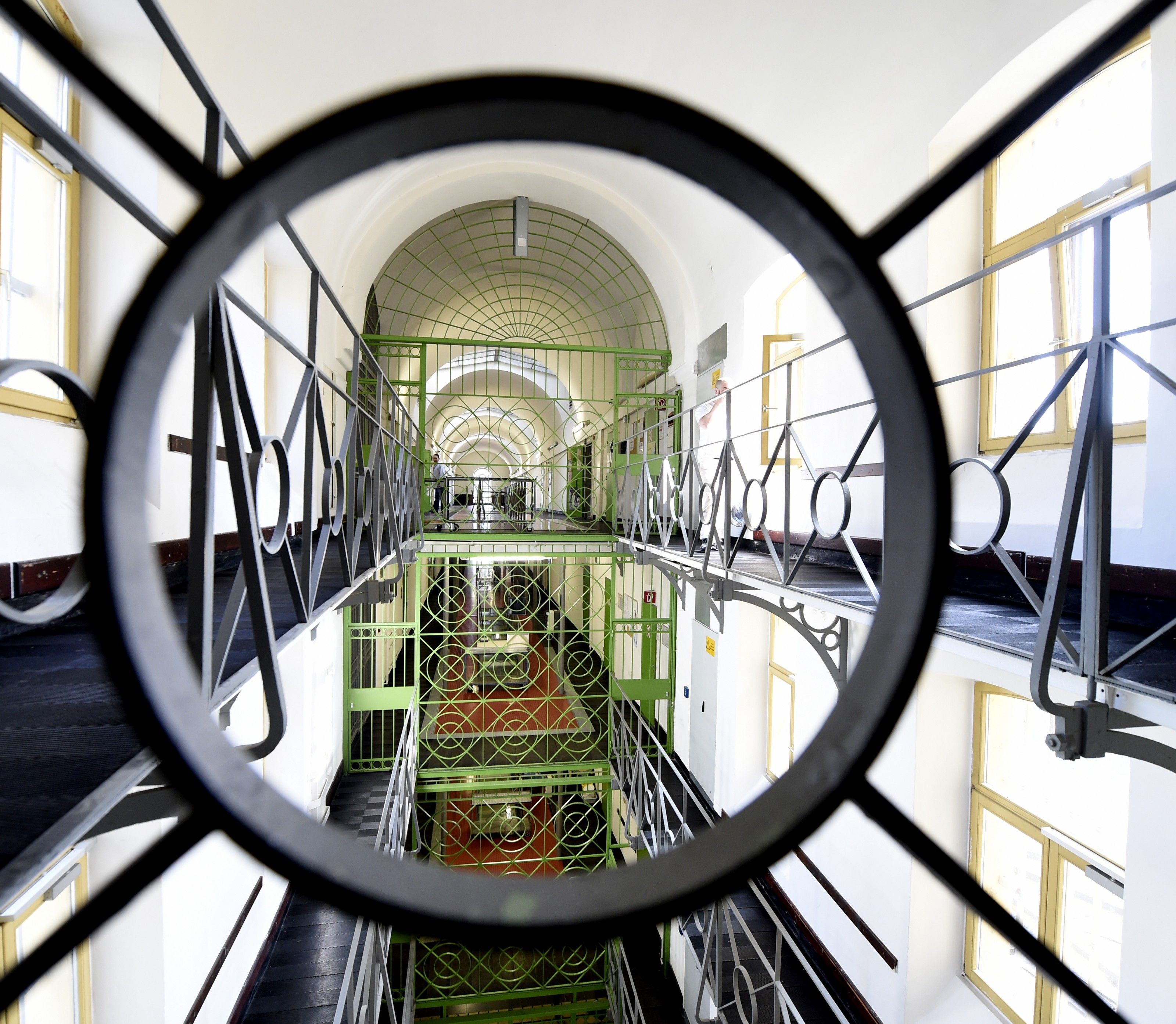 Zwei mutmaßliche Dealer wurden von der Polizei angehalten Zwei mutmaßliche Dealer wurden von der Polizei angehalten