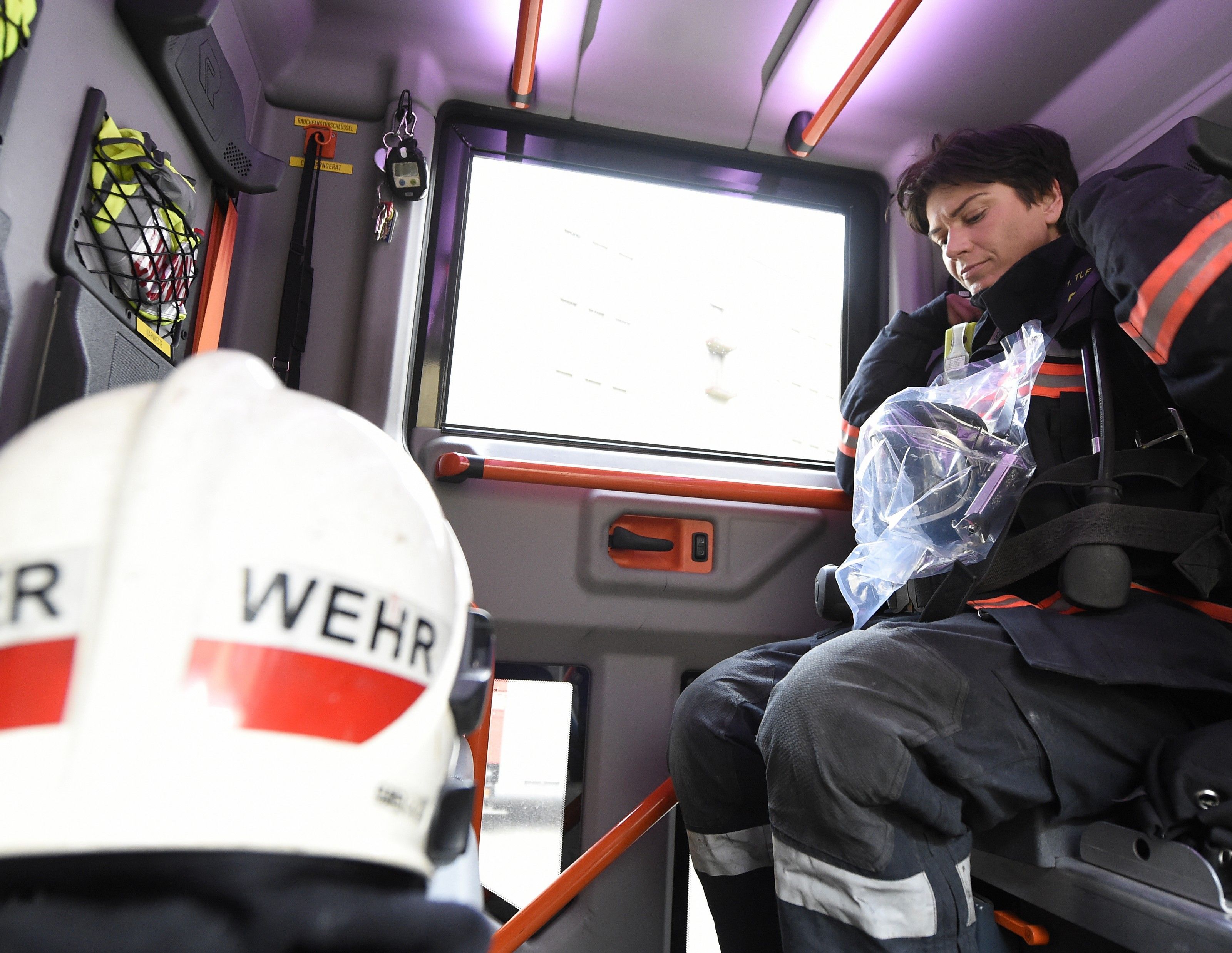 Ein Feuerwehrmann stürzte durch ein Dach im 15. Bezirk Ein Feuerwehrmann stürzte durch ein Dach im 15. Bezirk