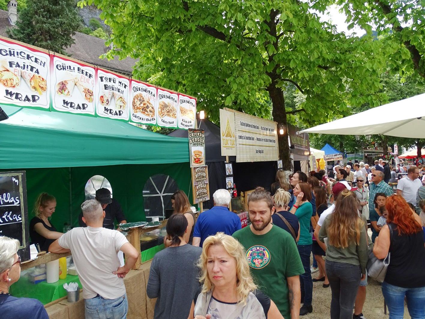 Das erste „European Street Food Festival“ in Hohenems sorgte für einen vollen Schlossplatz.