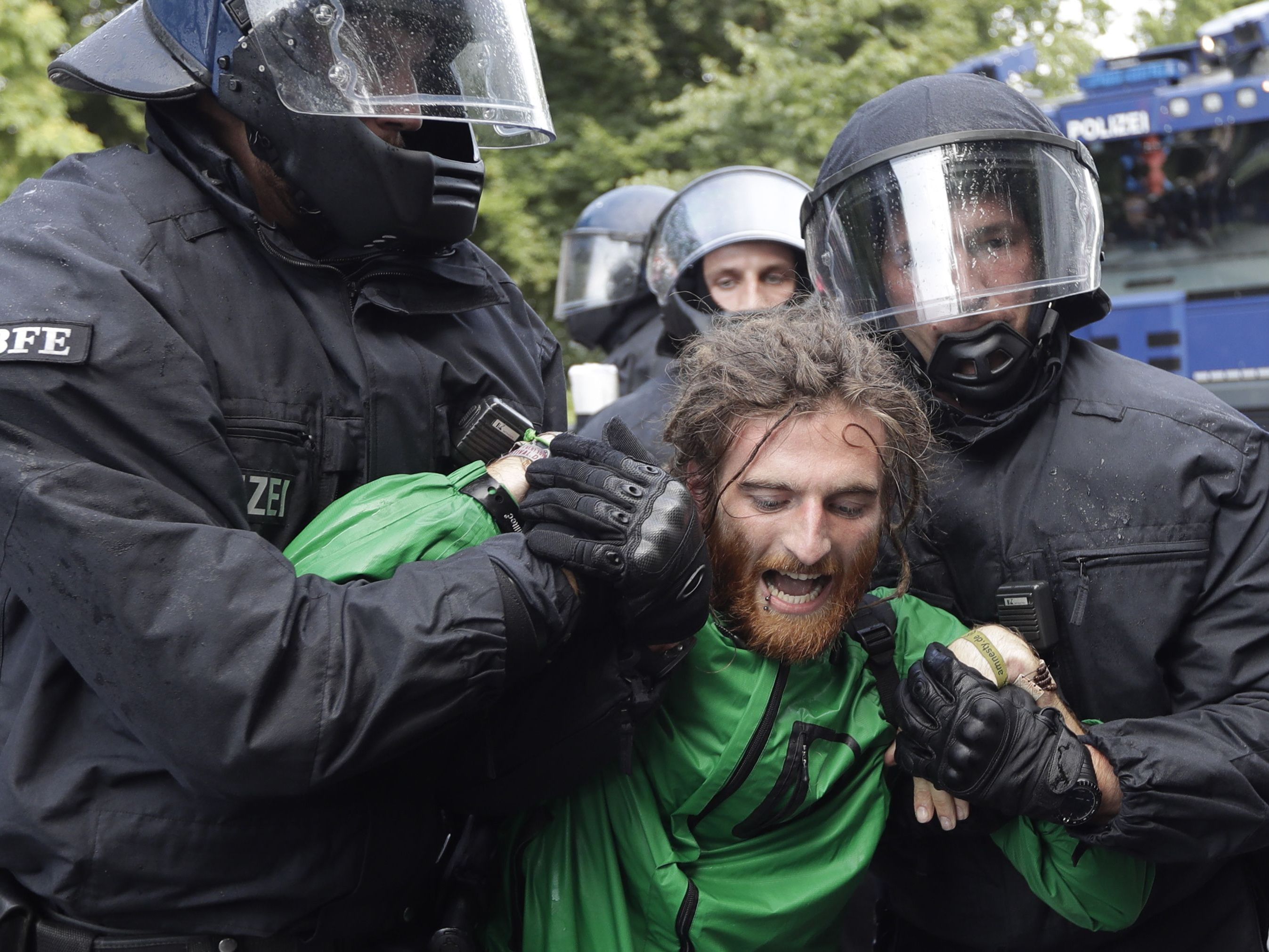 Ausschreitungen beim G-20-Gipfel in Hamburg. Ausschreitungen beim G-20-Gipfel in Hamburg.