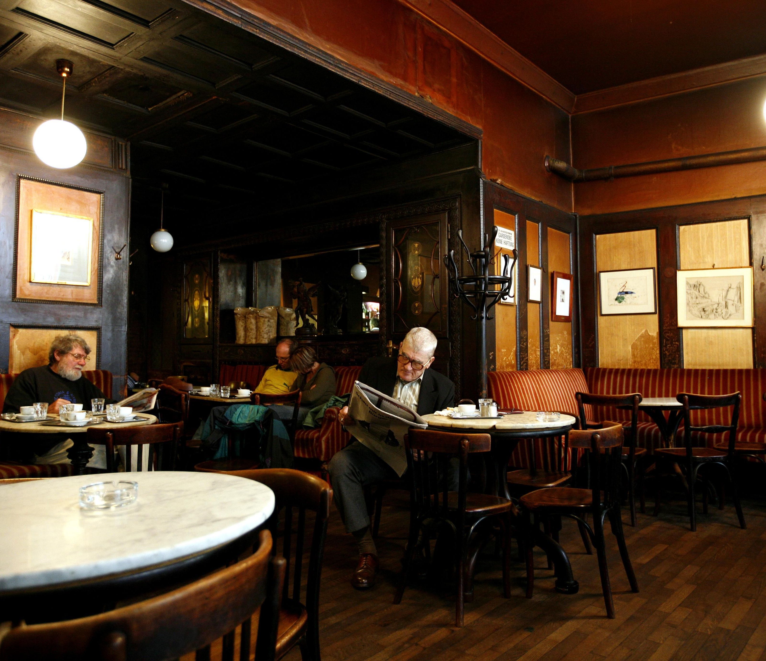 Das Hawelka zählt zu den bekanntesten und bedeutendsten Wiener Kaffeehäusern Das Hawelka zählt zu den bekanntesten und bedeutendsten Wiener Kaffeehäusern