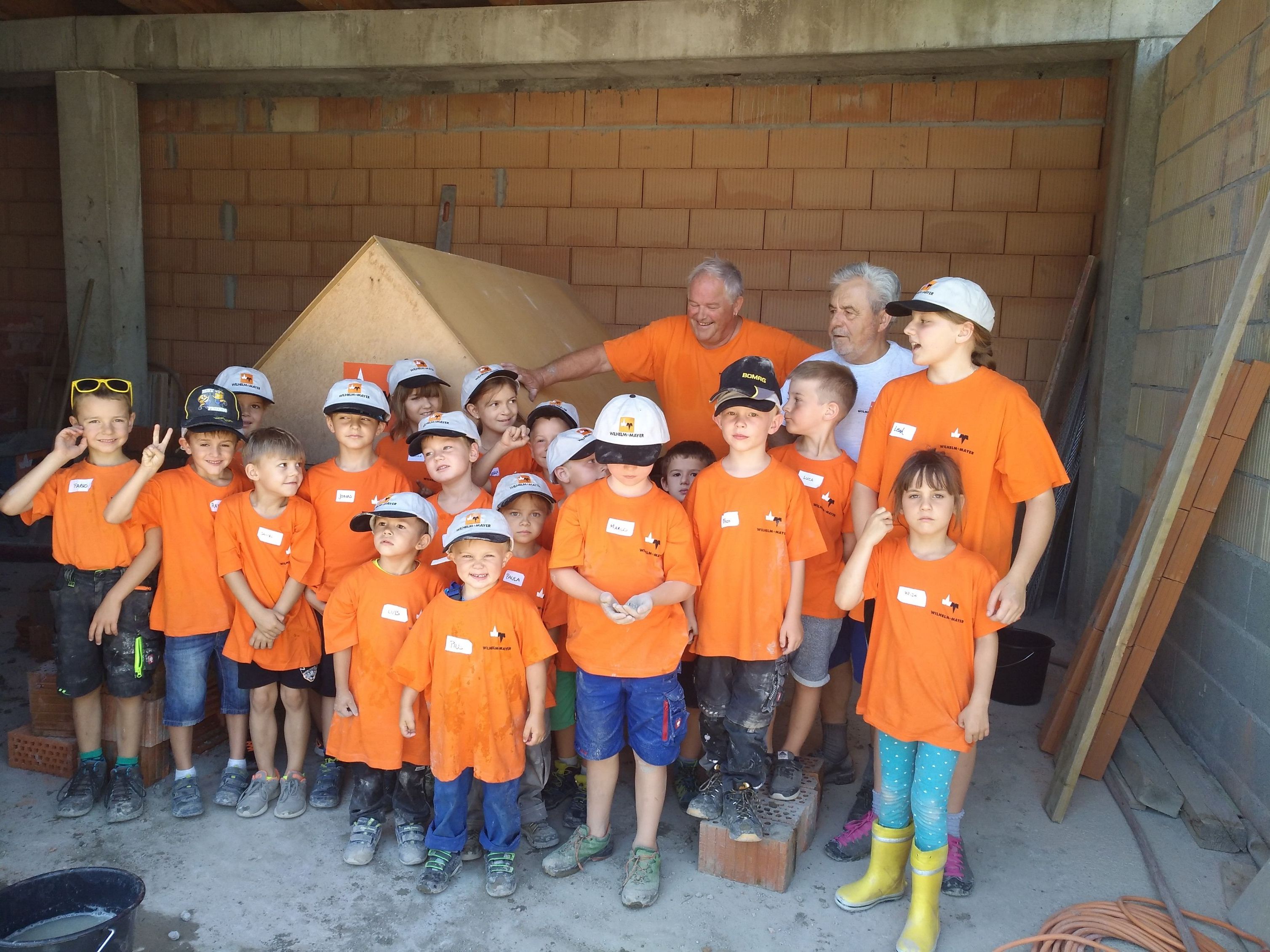 Die kleinen Baumeister bei der Kinderbaustelle 2017 Die kleinen Baumeister bei der Kinderbaustelle 2017