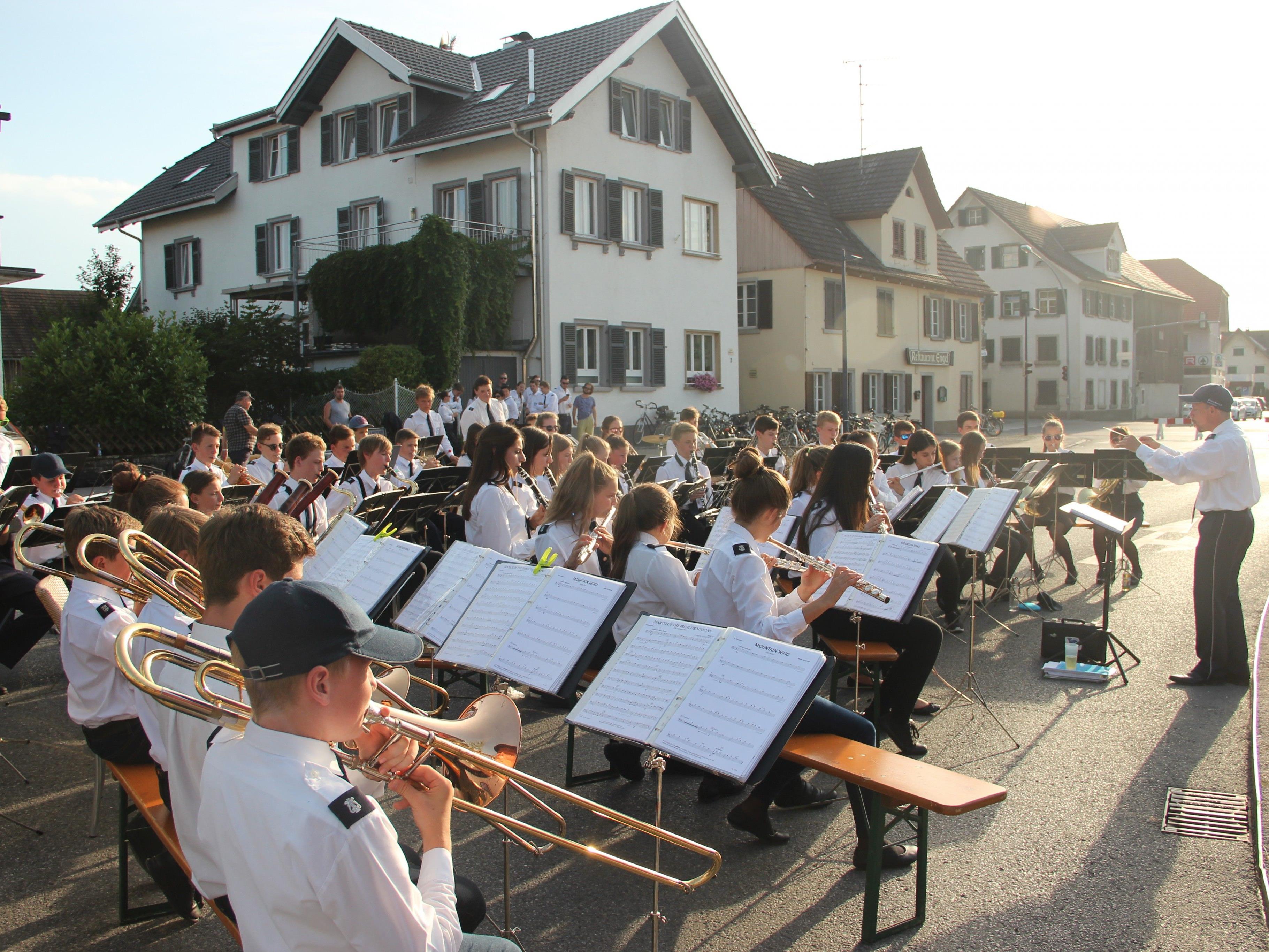 Platzkonzert der Bürgermusik und Jugendkapelle Lauterach